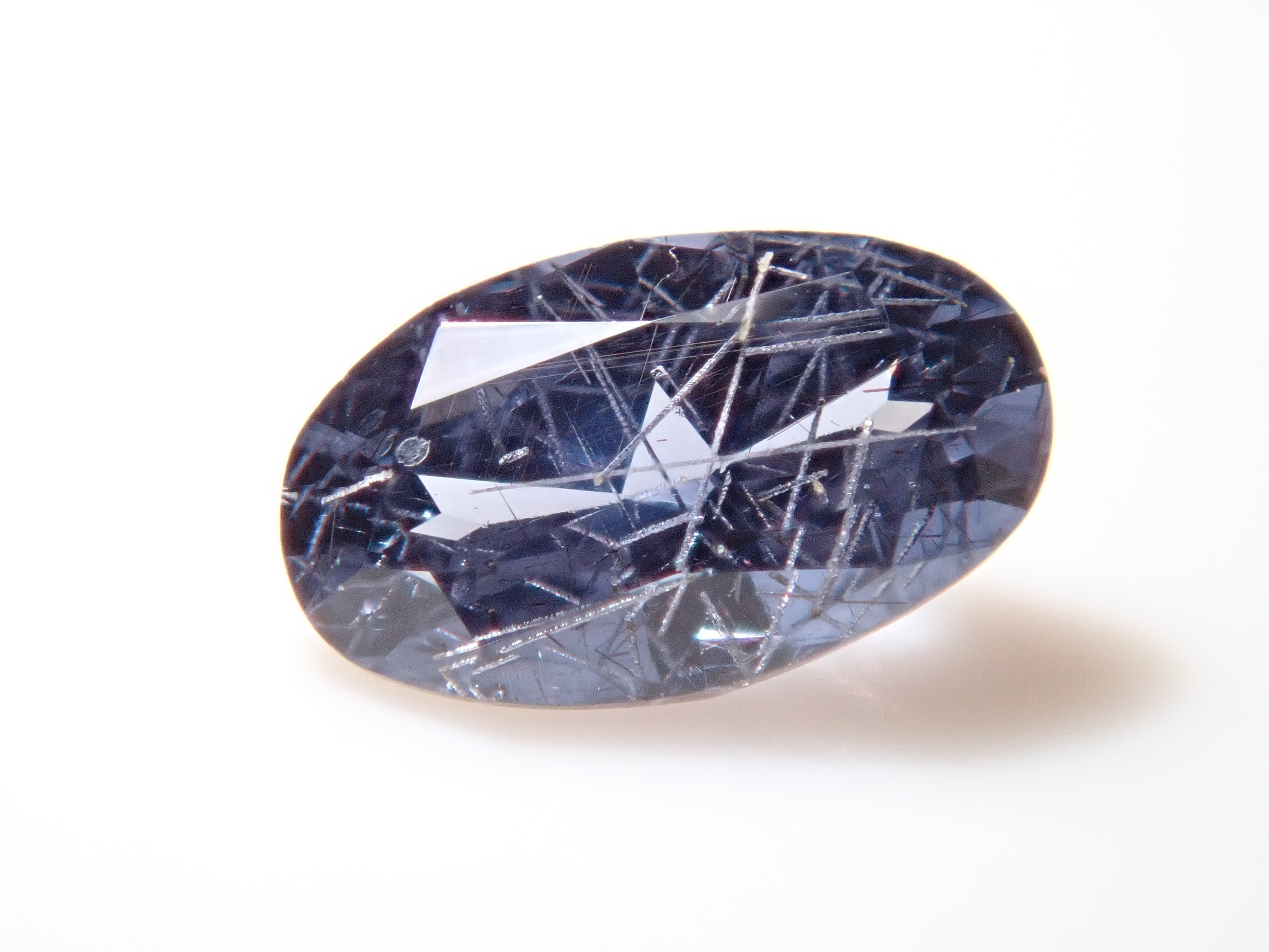 【12562767掲載】マダガスカル産ベキリーブルーガーネット(カラーチェンジガーネット) 0.257ctルース