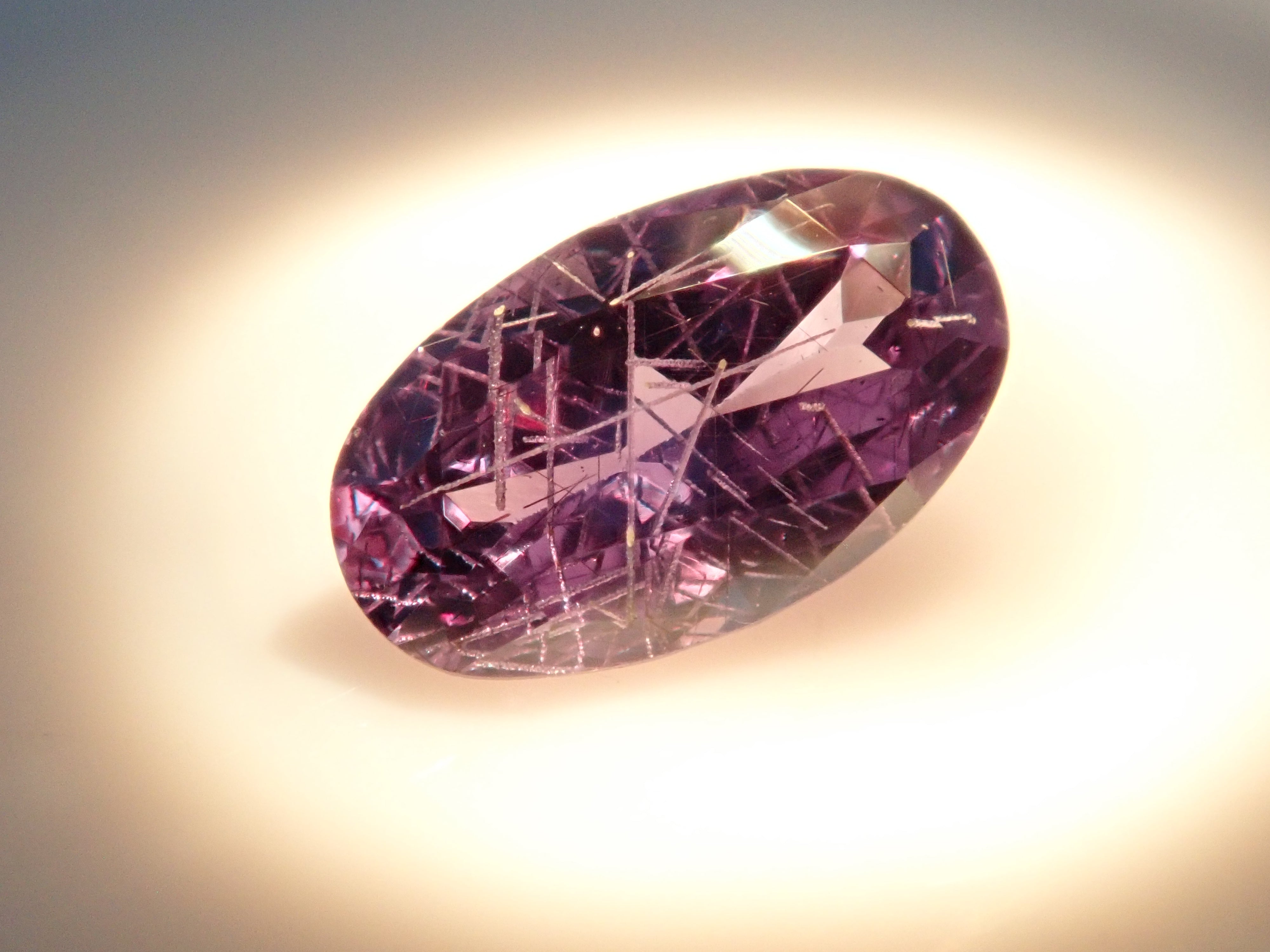 【12562767掲載】マダガスカル産ベキリーブルーガーネット(カラーチェンジガーネット) 0.257ctルース