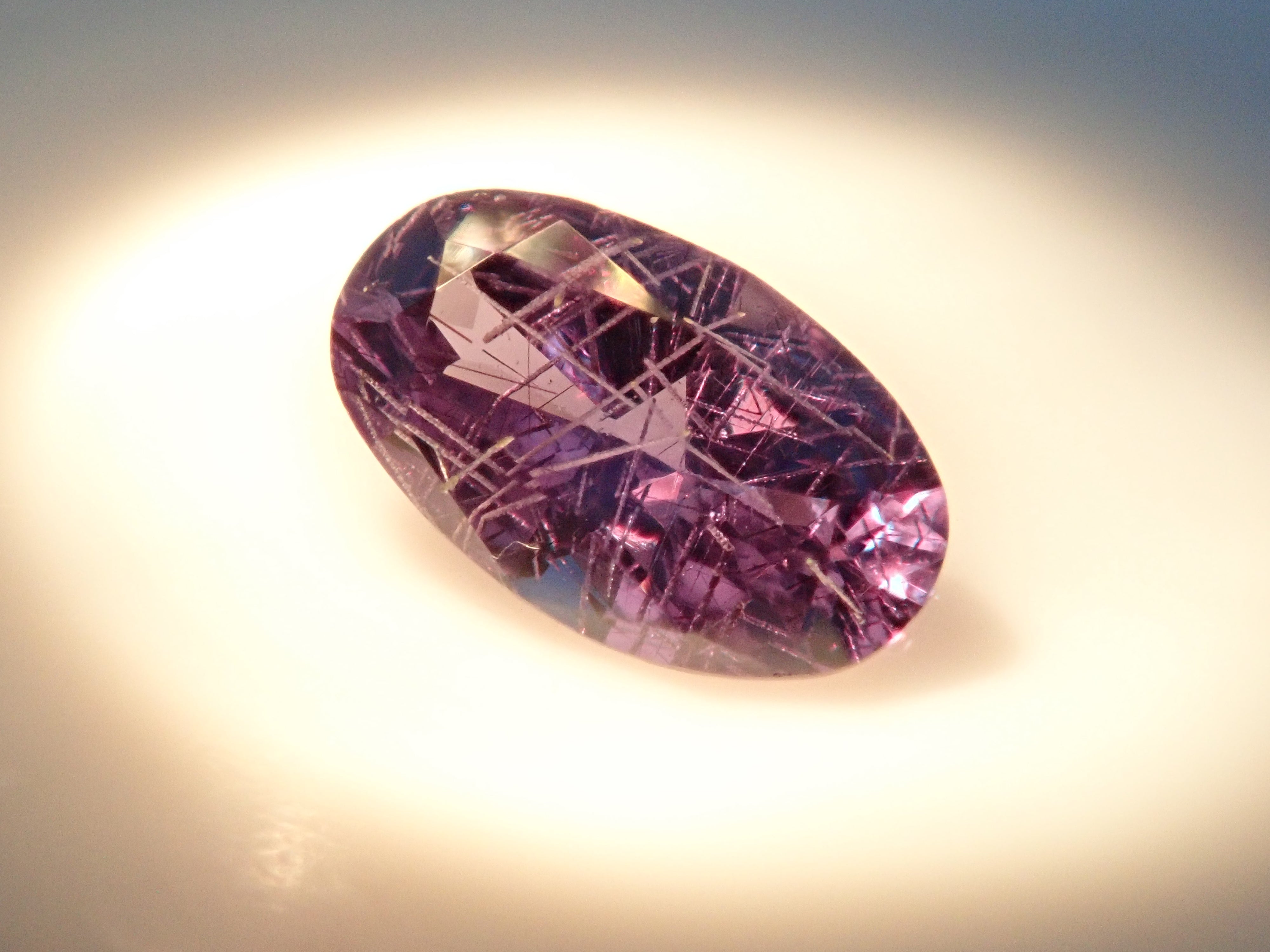 【12562767掲載】マダガスカル産ベキリーブルーガーネット(カラーチェンジガーネット) 0.257ctルース