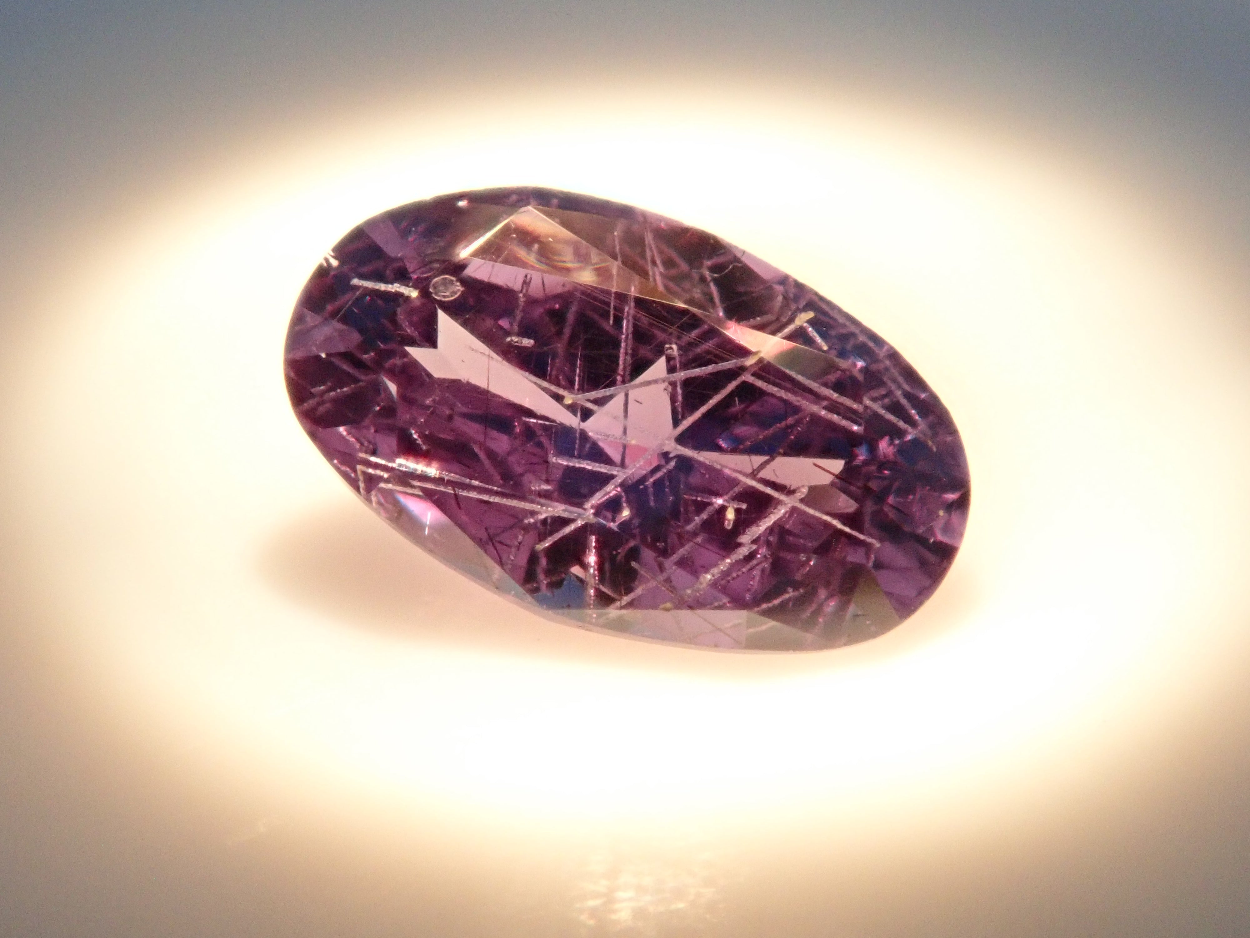 【12562767掲載】マダガスカル産ベキリーブルーガーネット(カラーチェンジガーネット) 0.257ctルース