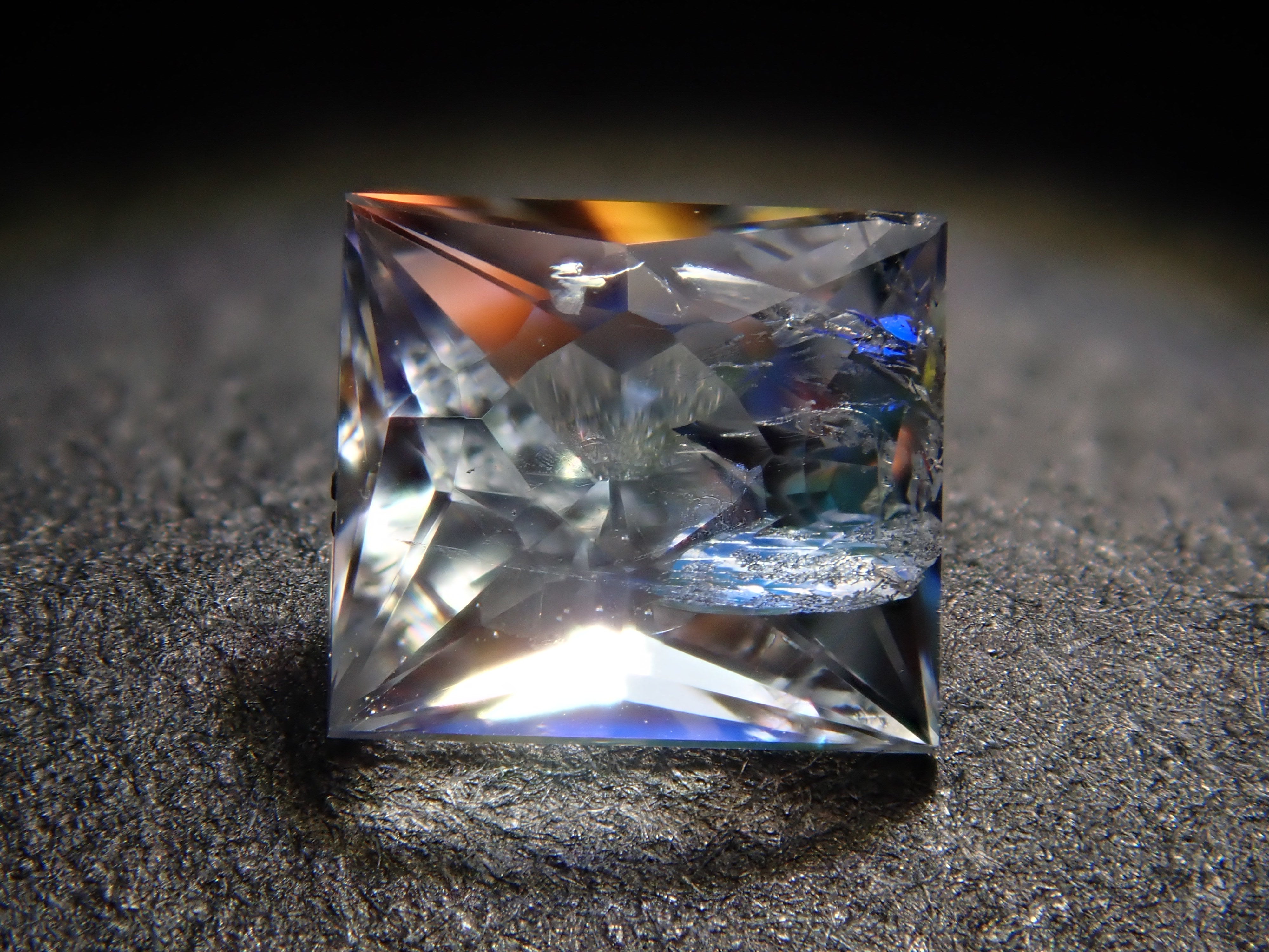 アンデシン・ラブラドライト(通称名 レインボームーンストーン) 0.303ctルース