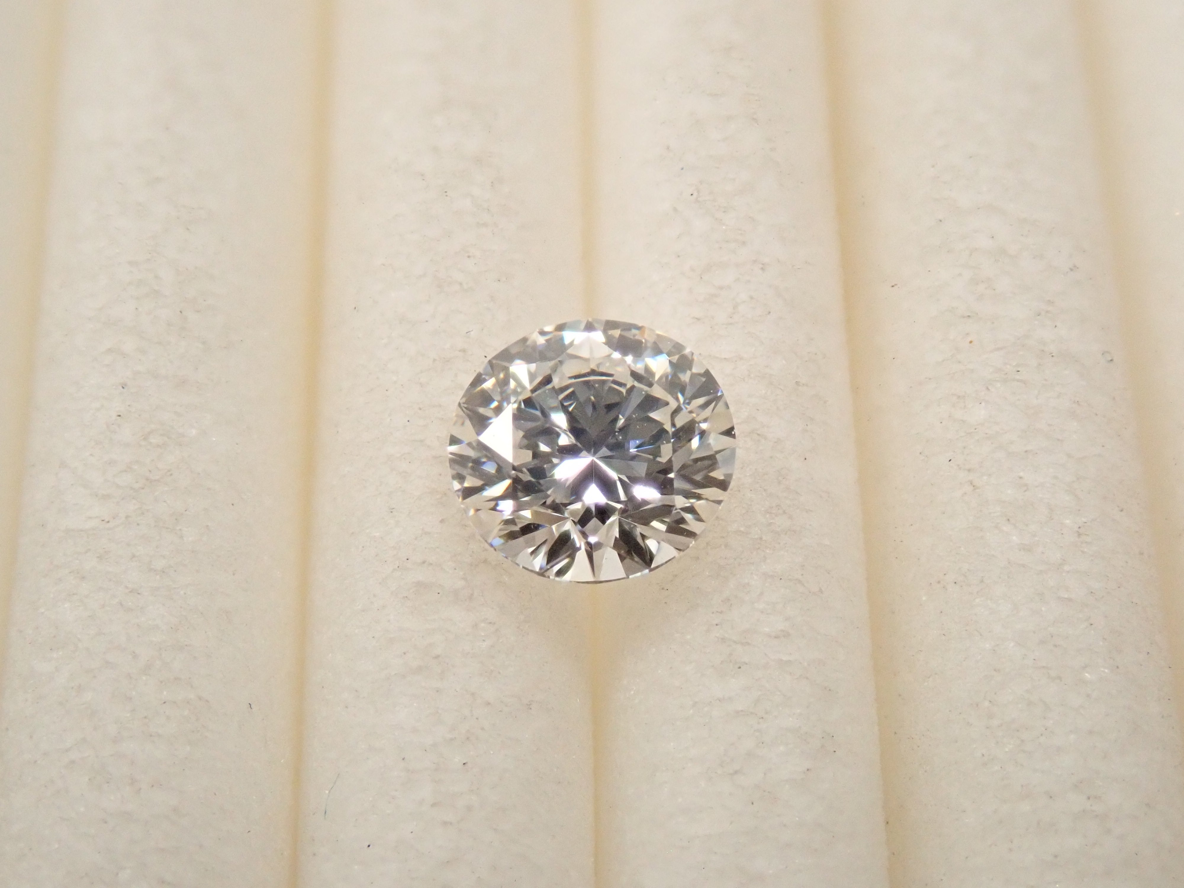 【32501902掲載】インターナリーフローレスダイヤモンド 0.300ctルース(F, IF, 3Excellent)