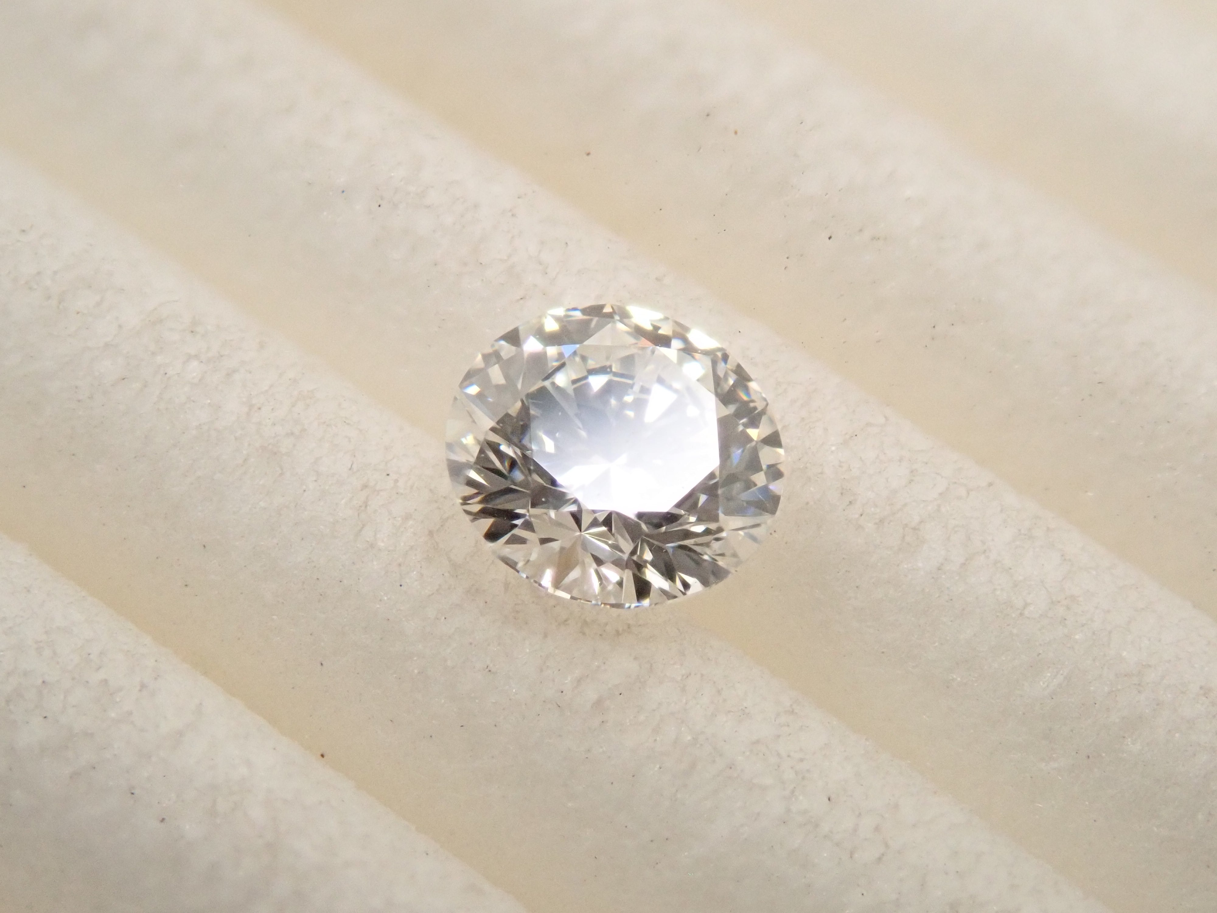 【32501902掲載】インターナリーフローレスダイヤモンド 0.300ctルース(F, IF, 3Excellent)