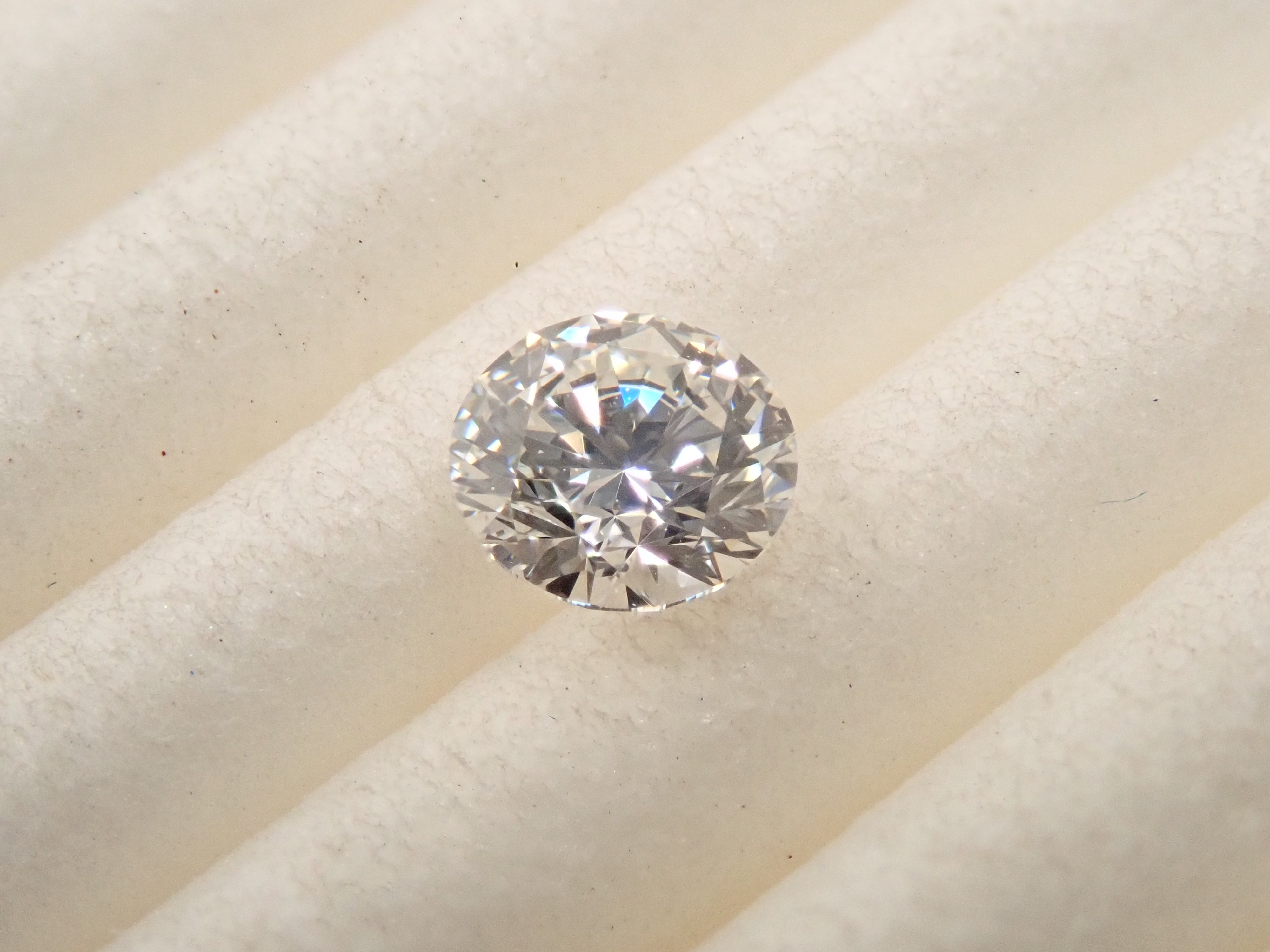 【32501902掲載】インターナリーフローレスダイヤモンド 0.300ctルース(F, IF, 3Excellent)