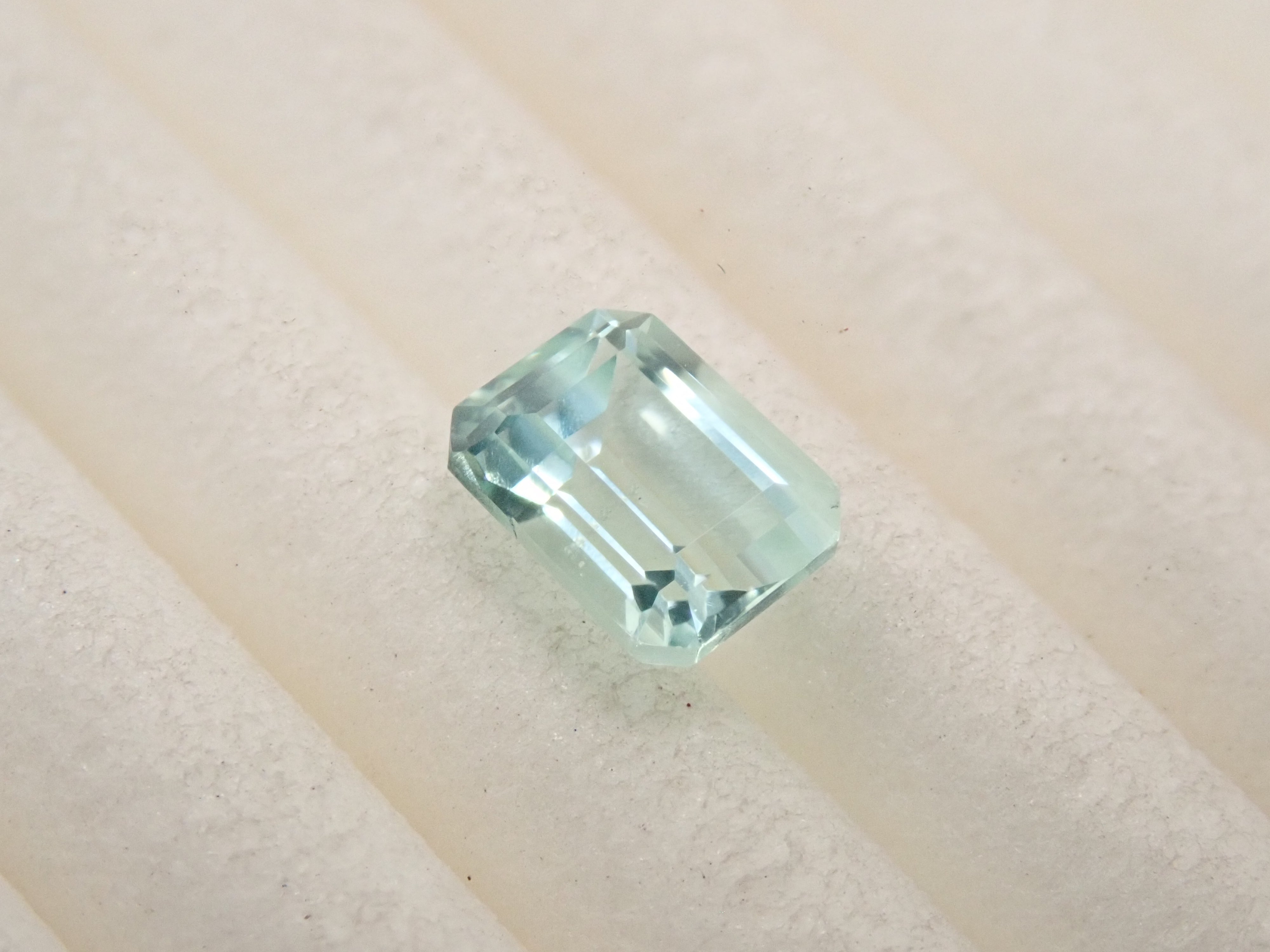 【12562853掲載】ボリビア産フォスフォフィライト 0.448ctルース