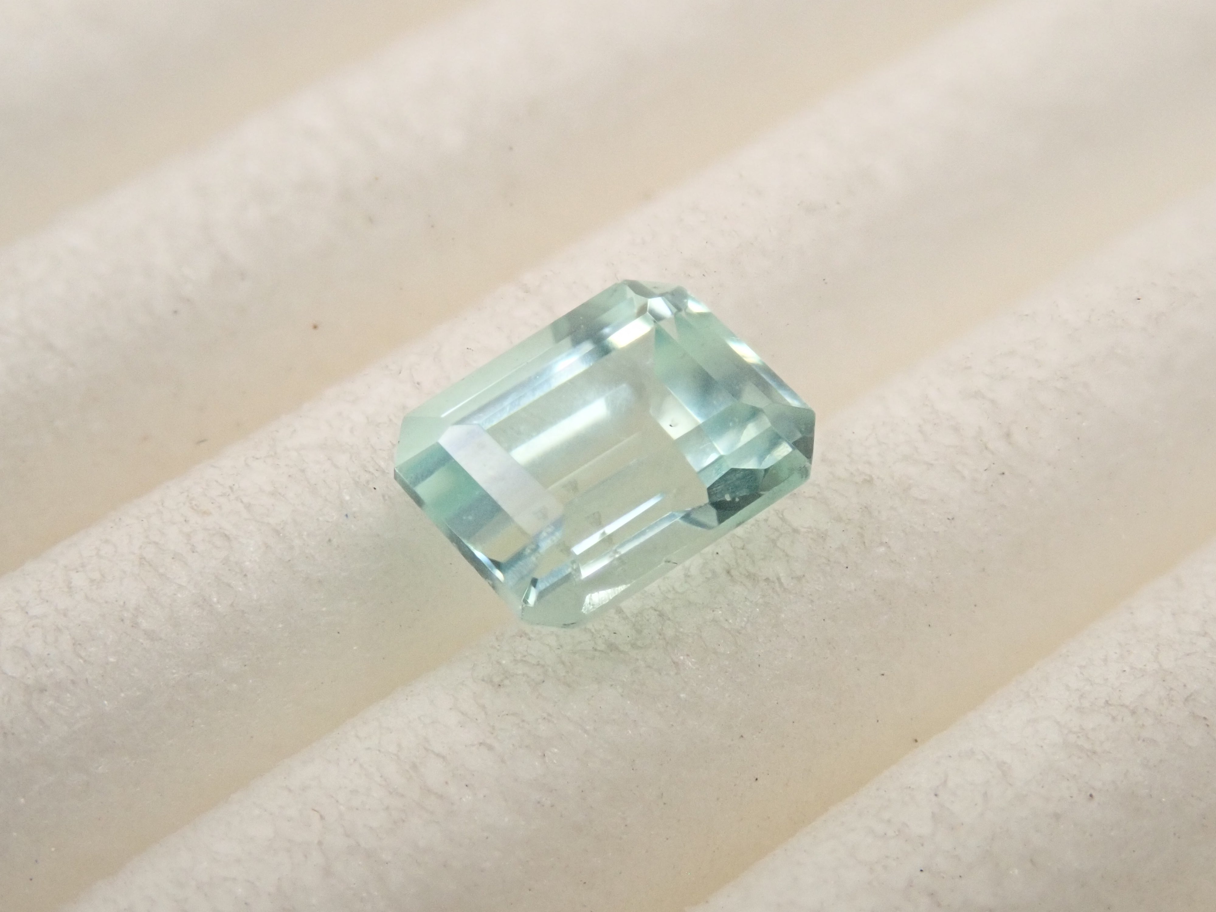 【12562853掲載】ボリビア産フォスフォフィライト 0.448ctルース