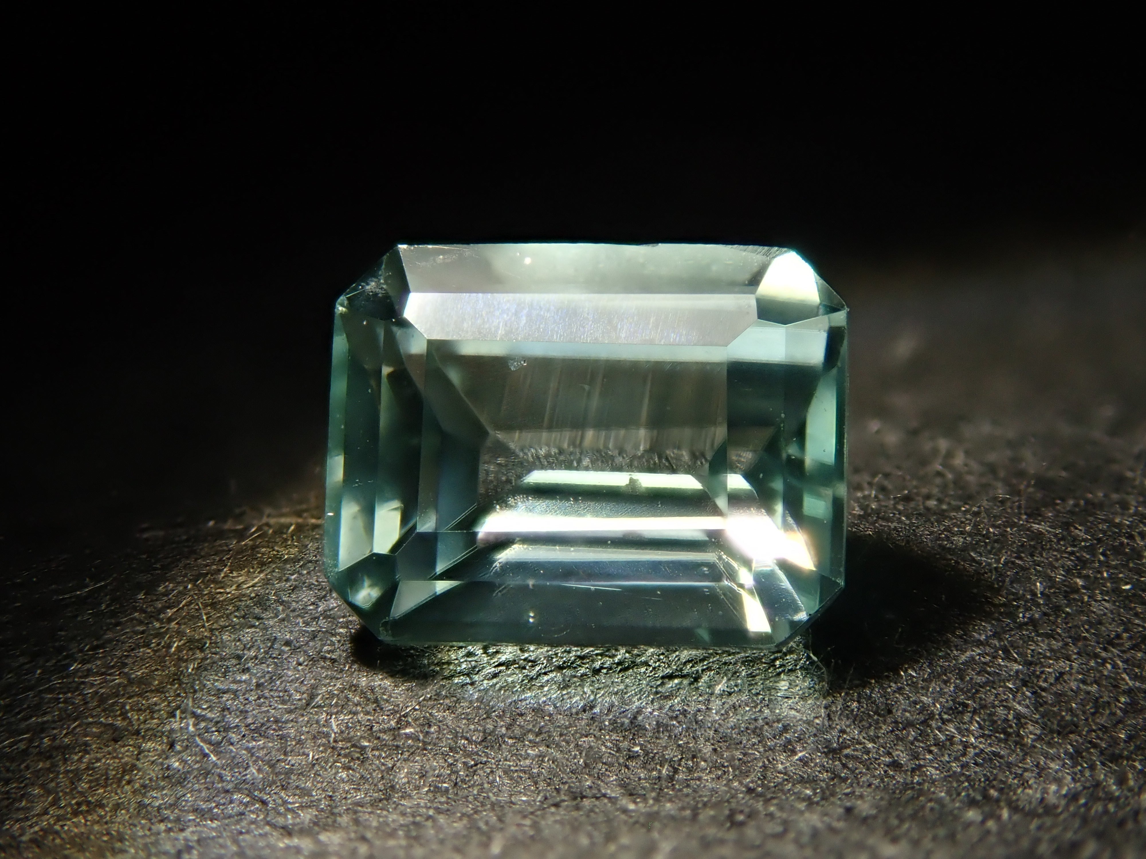 【12562853掲載】ボリビア産フォスフォフィライト 0.448ctルース