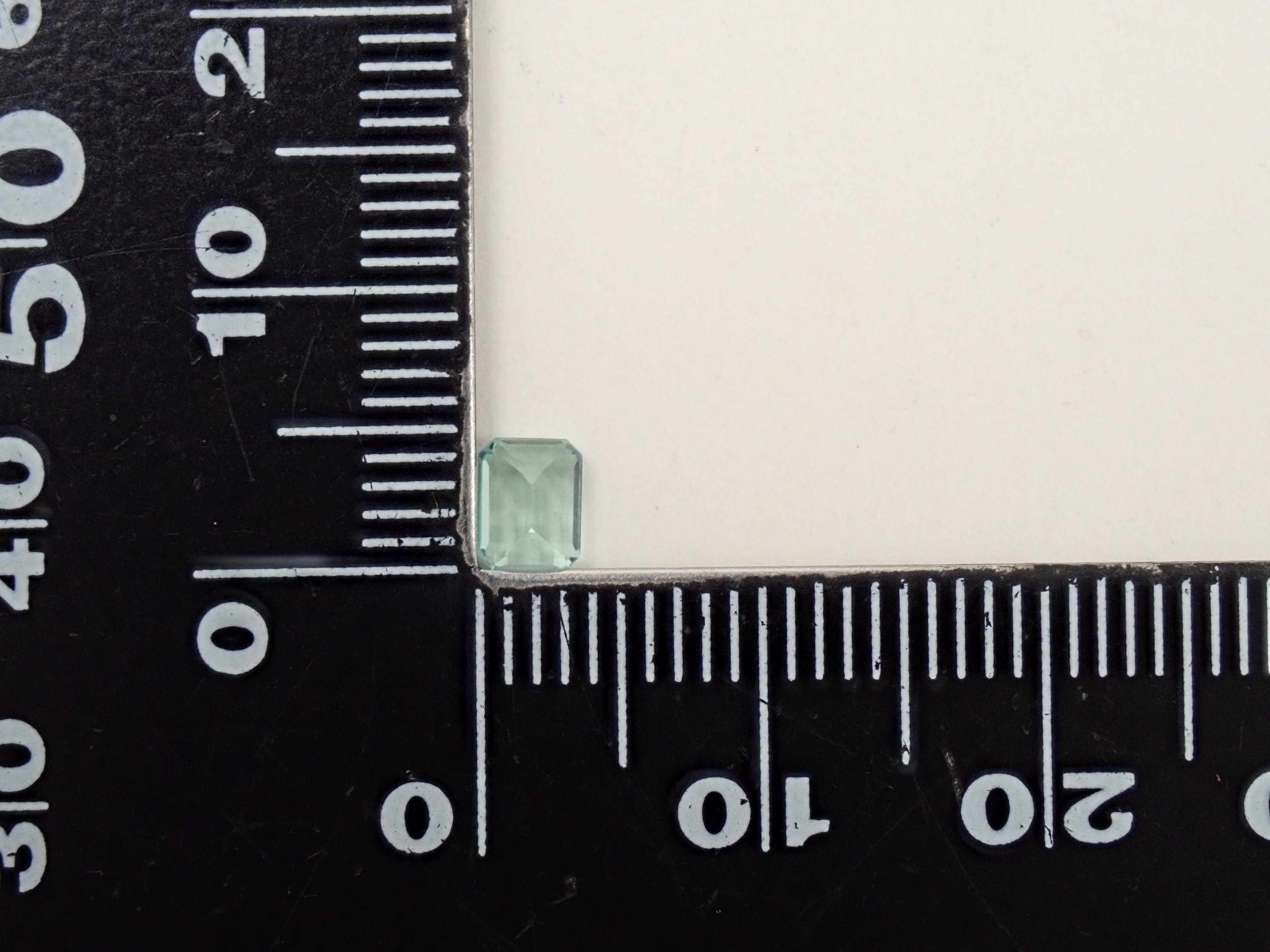 【12562853掲載】ボリビア産フォスフォフィライト 0.448ctルース