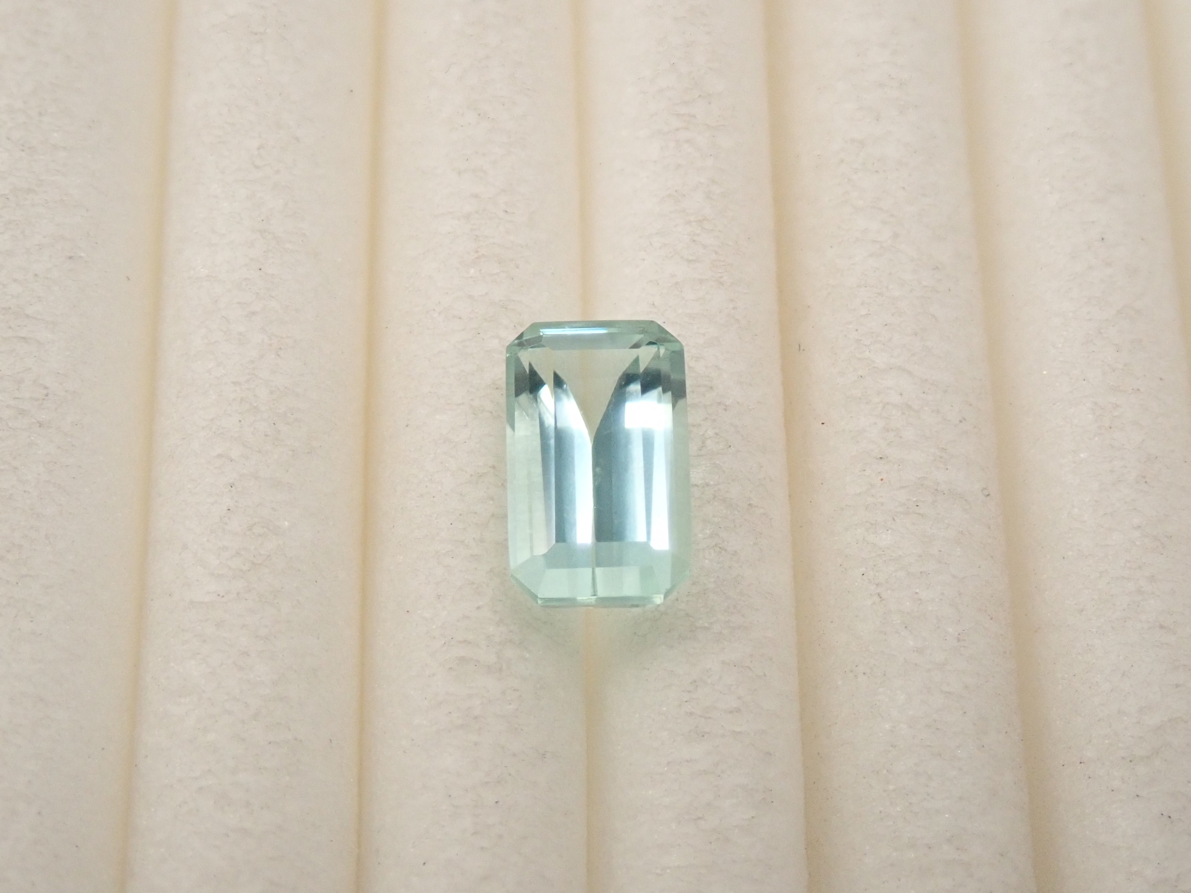 【12562855掲載】ボリビア産フォスフォフィライト 0.559ctルース