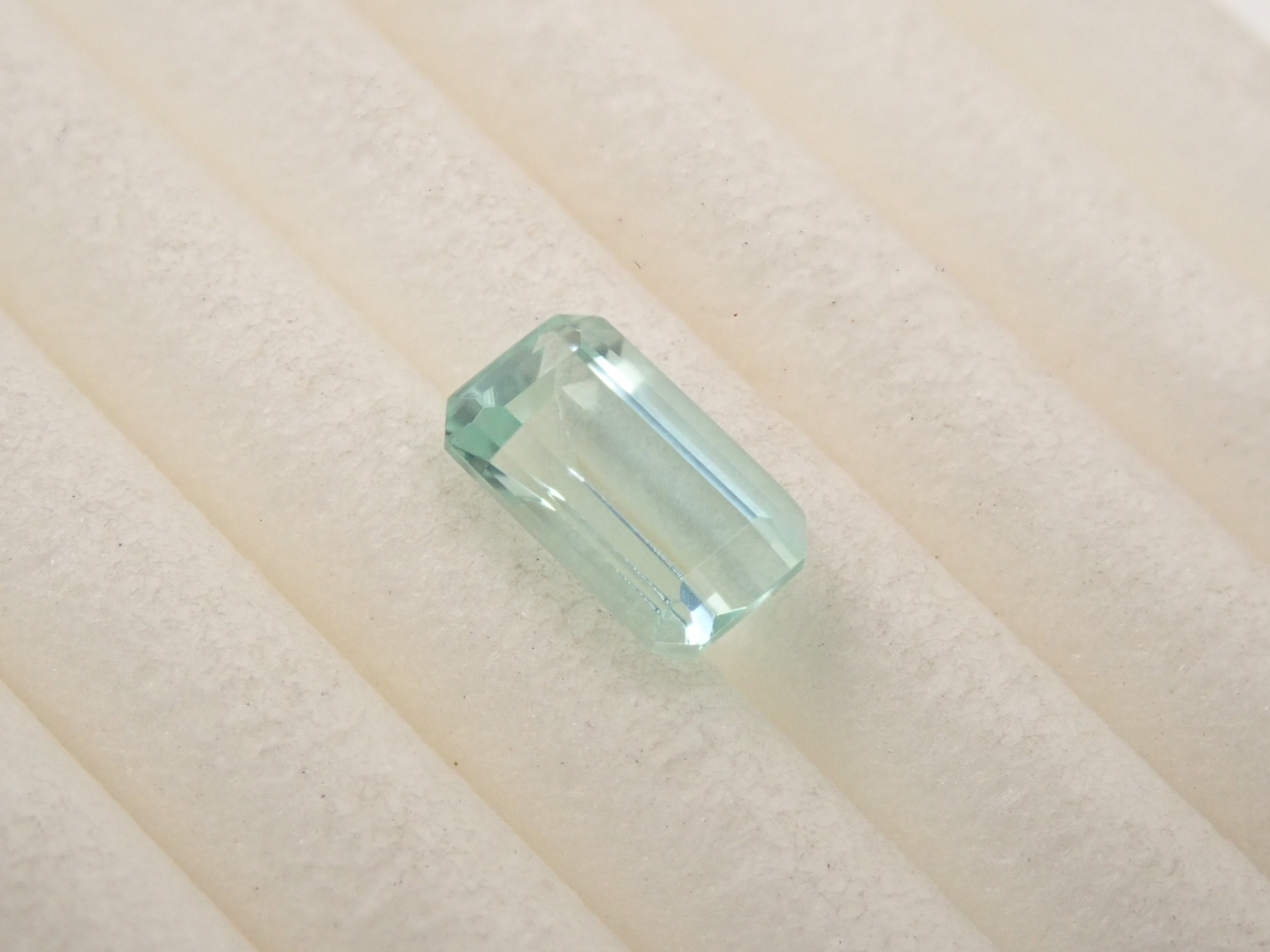 【12562855掲載】ボリビア産フォスフォフィライト 0.559ctルース