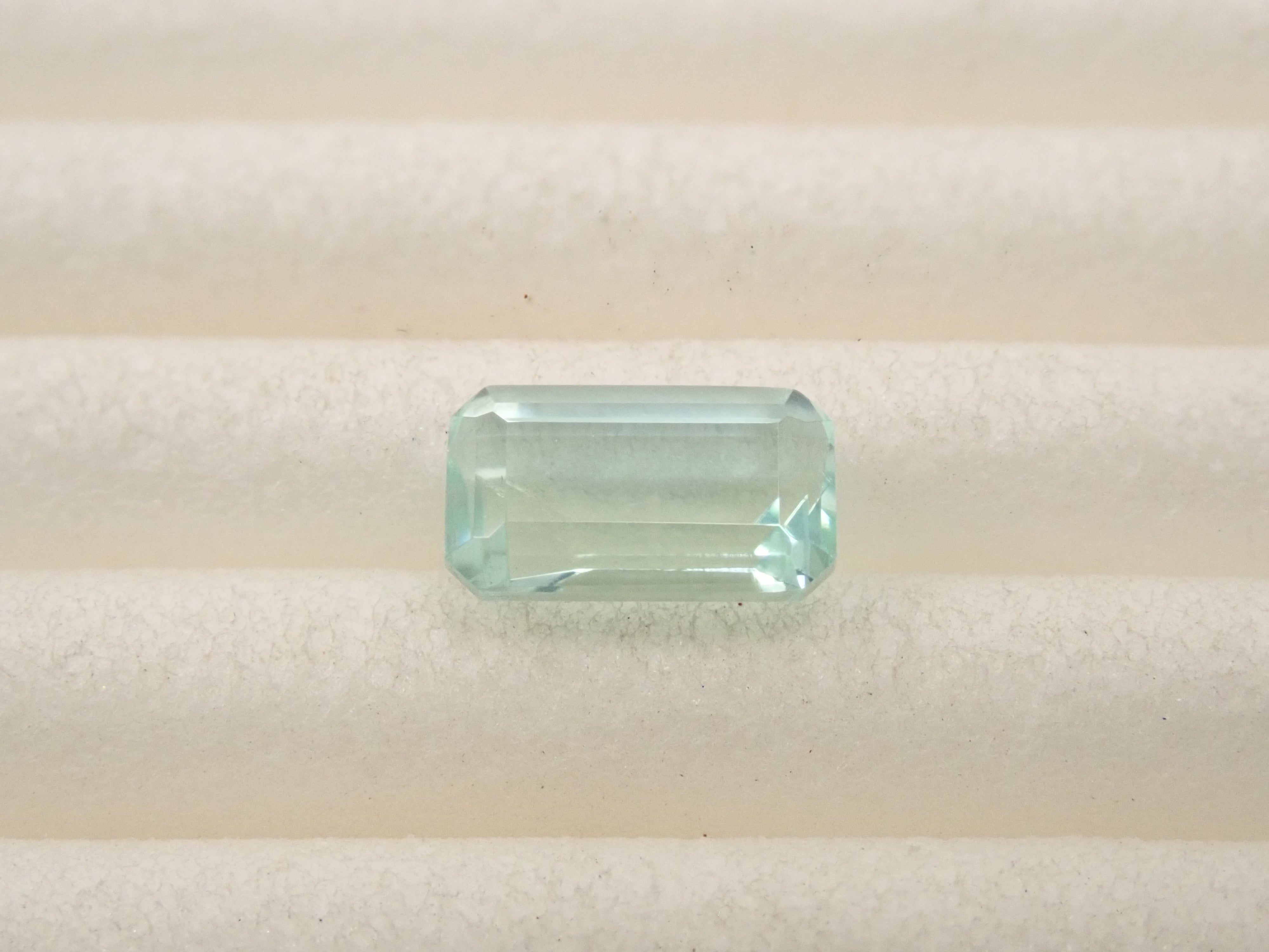 【12562855掲載】ボリビア産フォスフォフィライト 0.559ctルース