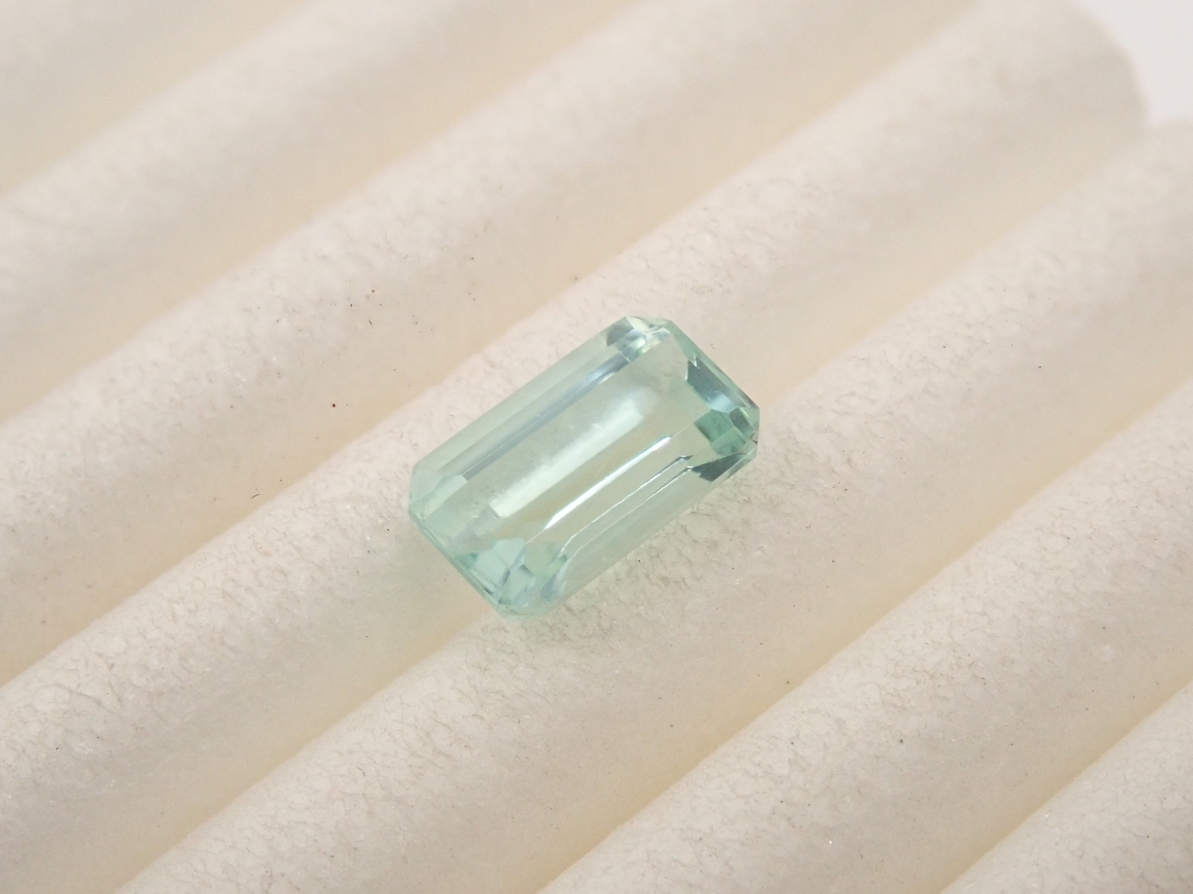 【12562855掲載】ボリビア産フォスフォフィライト 0.559ctルース