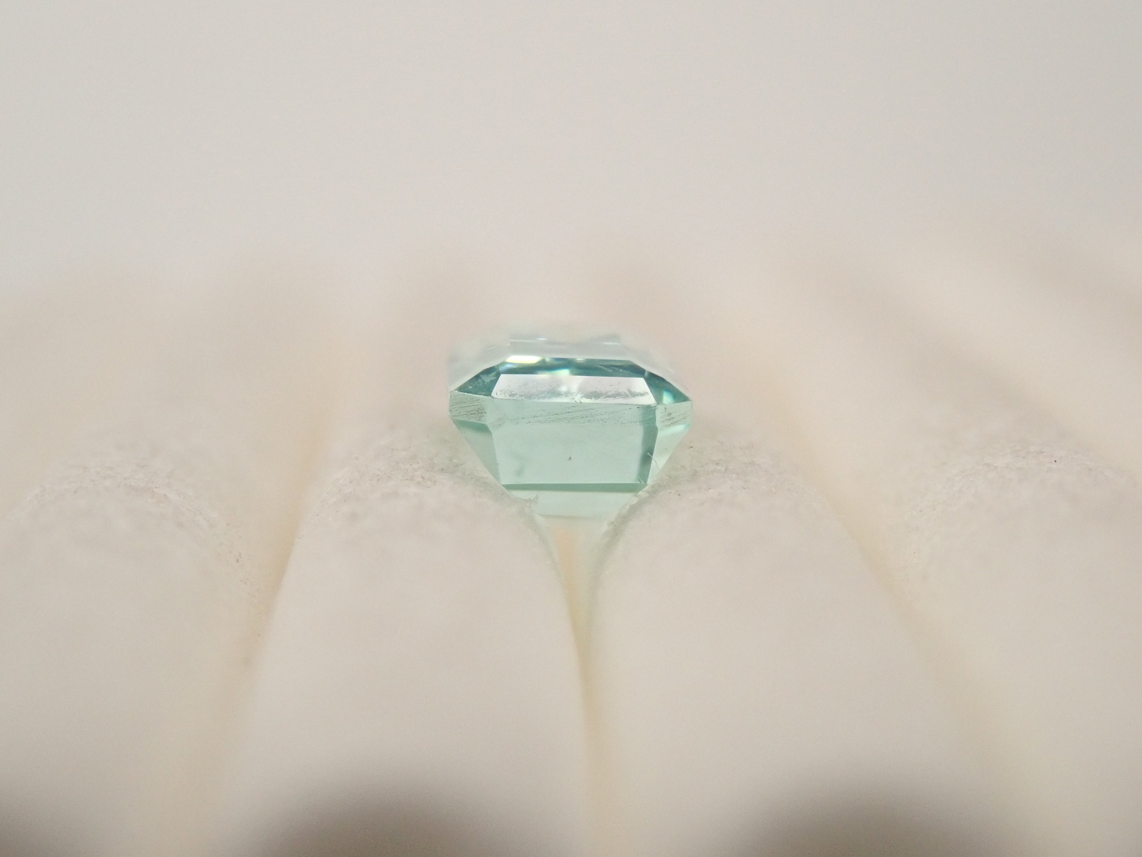 【12562855掲載】ボリビア産フォスフォフィライト 0.559ctルース