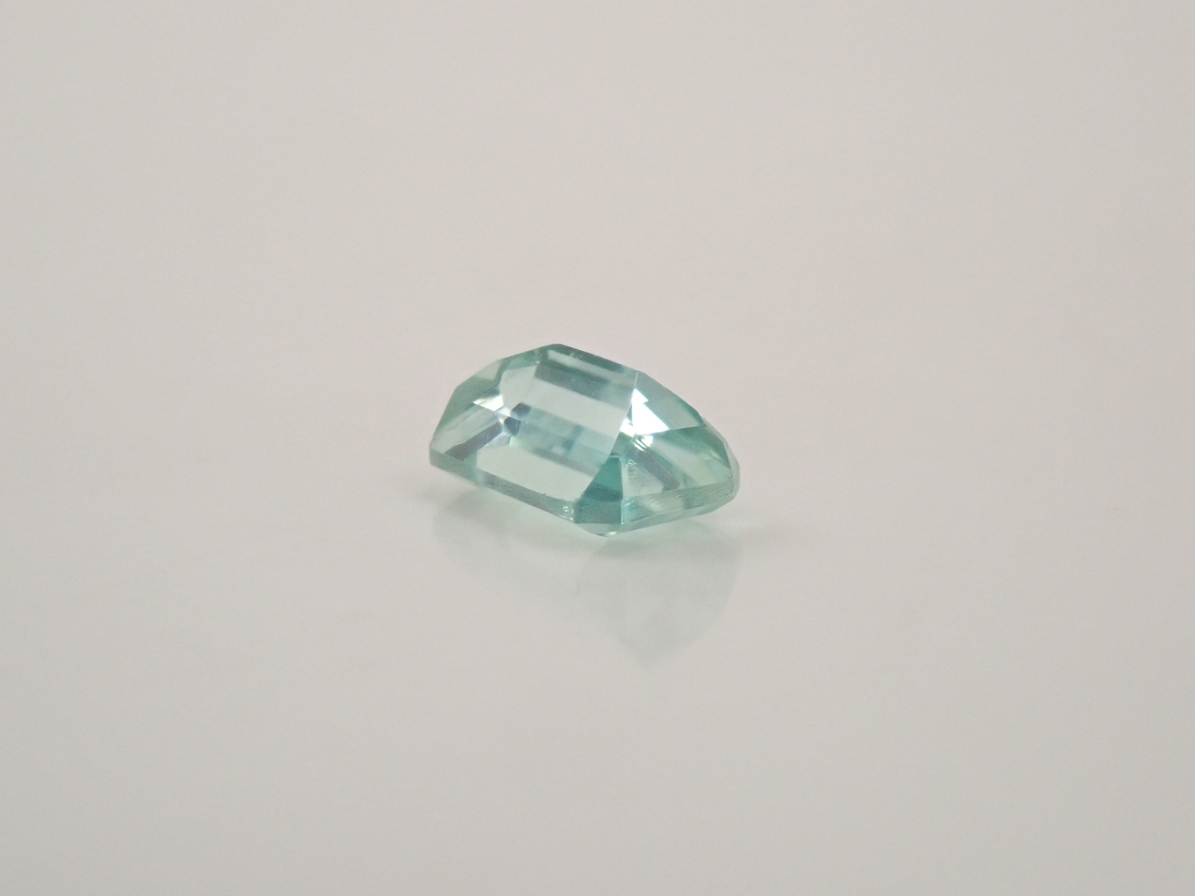 【12562855掲載】ボリビア産フォスフォフィライト 0.559ctルース