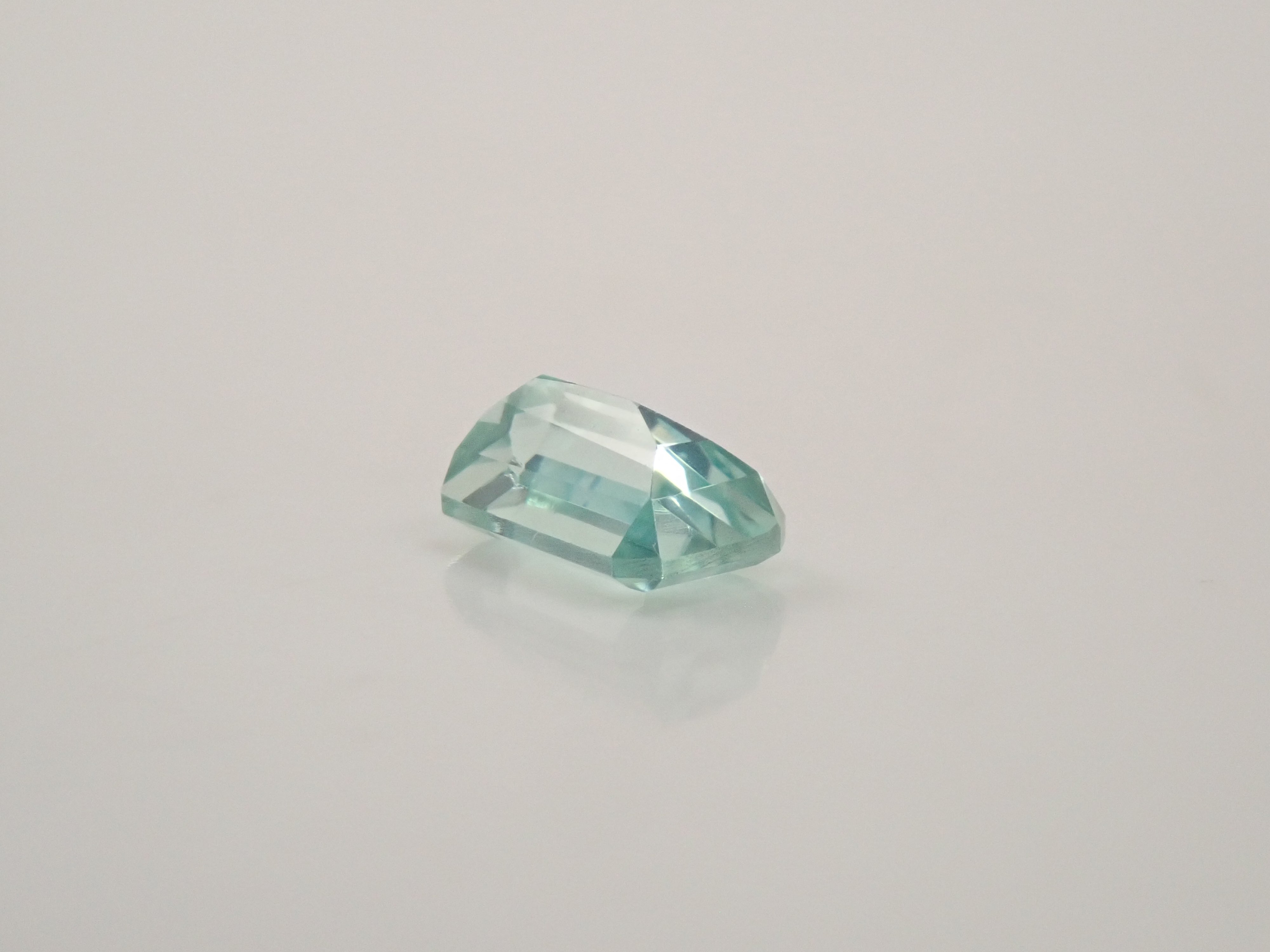 【12562855掲載】ボリビア産フォスフォフィライト 0.559ctルース