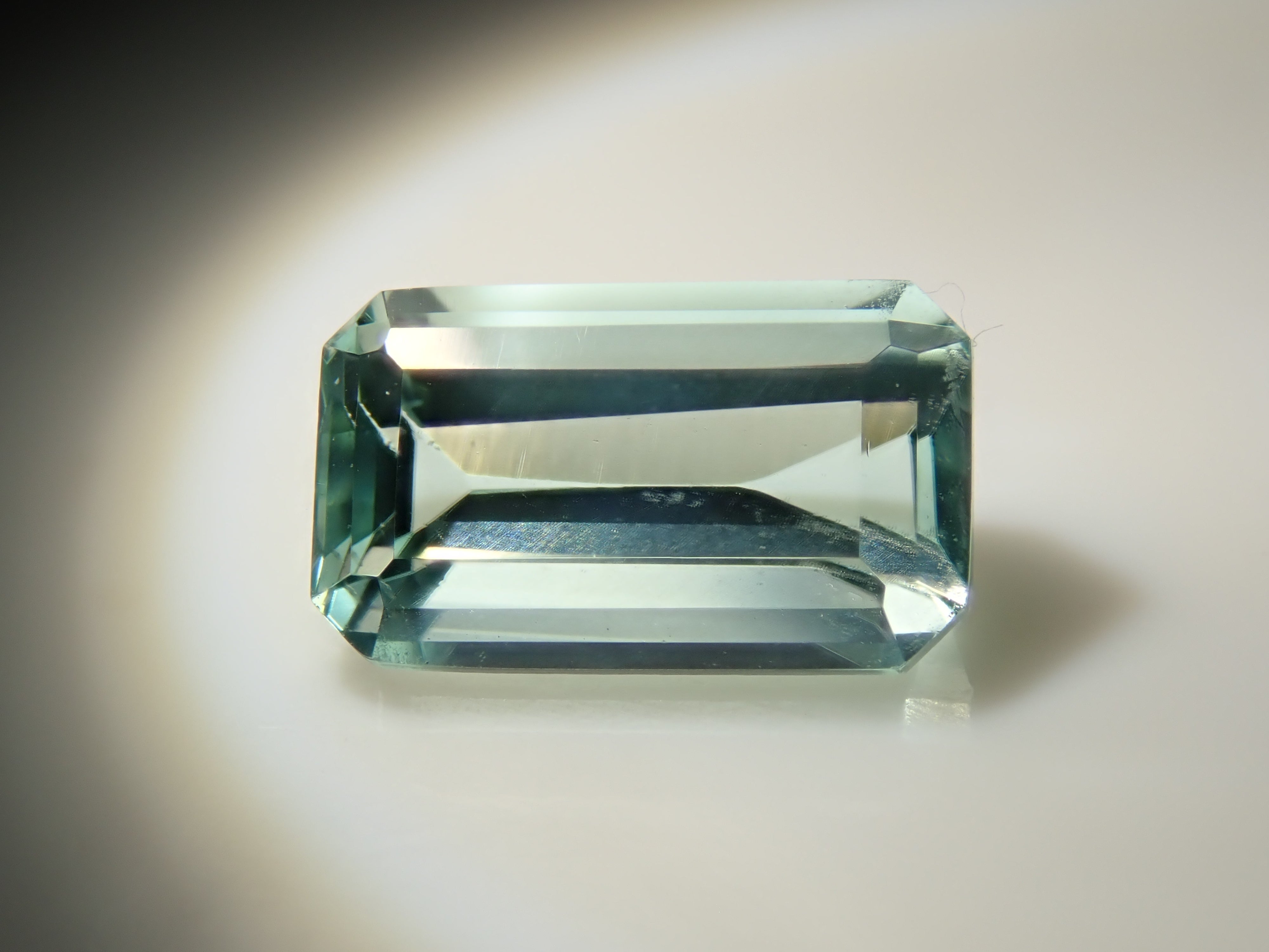 【12562855掲載】ボリビア産フォスフォフィライト 0.559ctルース