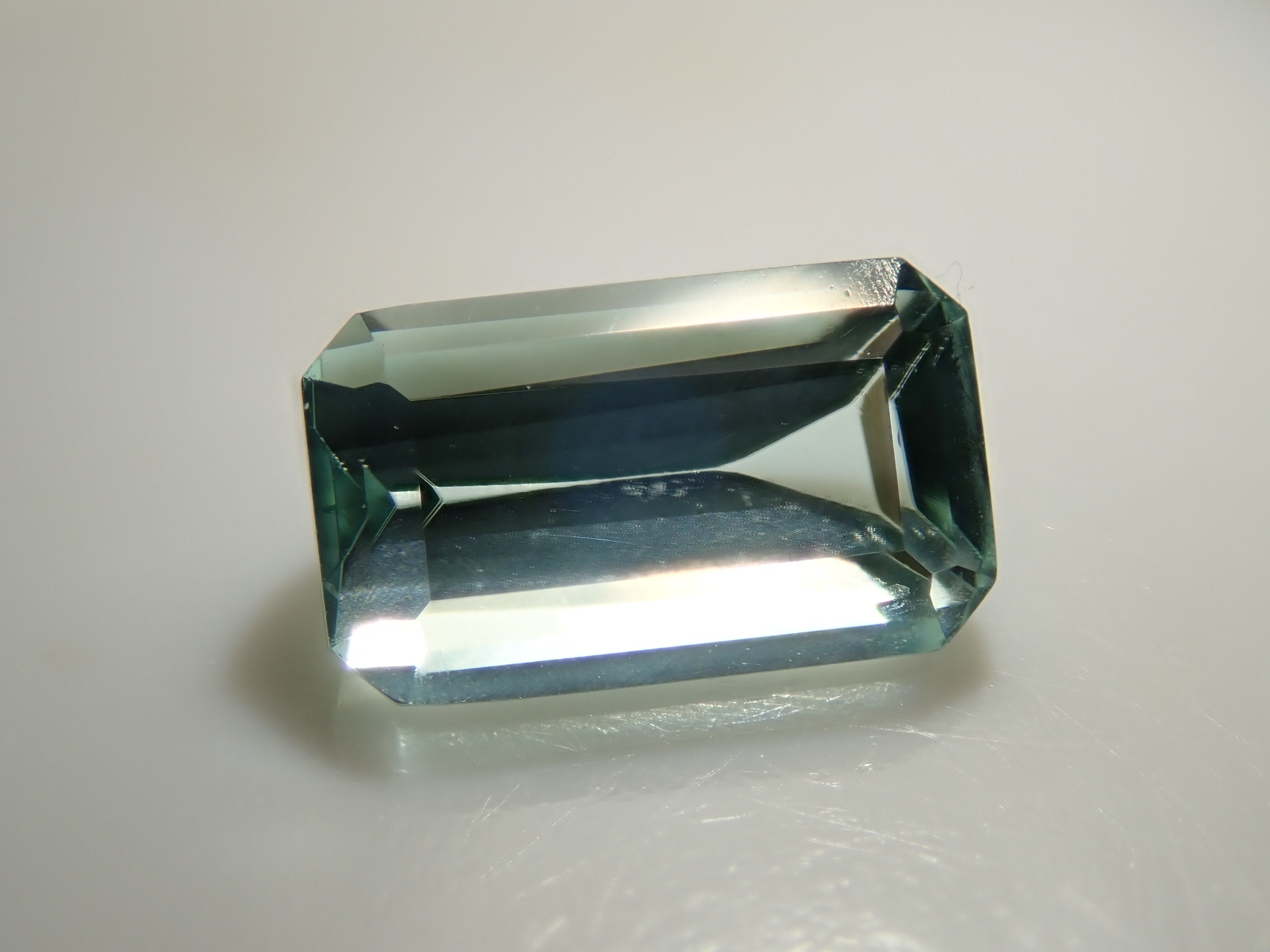 【12562855掲載】ボリビア産フォスフォフィライト 0.559ctルース