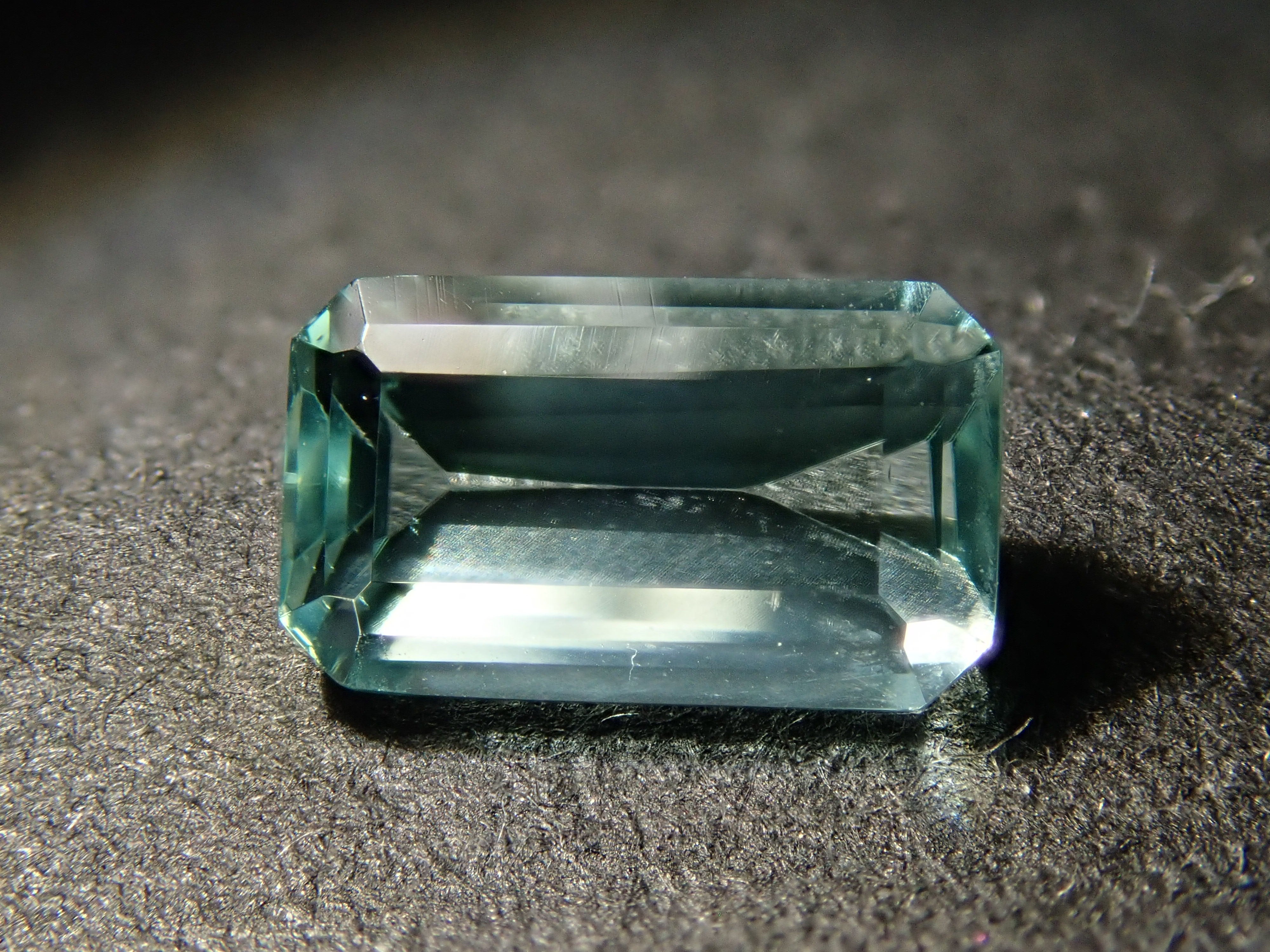 【12562855掲載】ボリビア産フォスフォフィライト 0.559ctルース