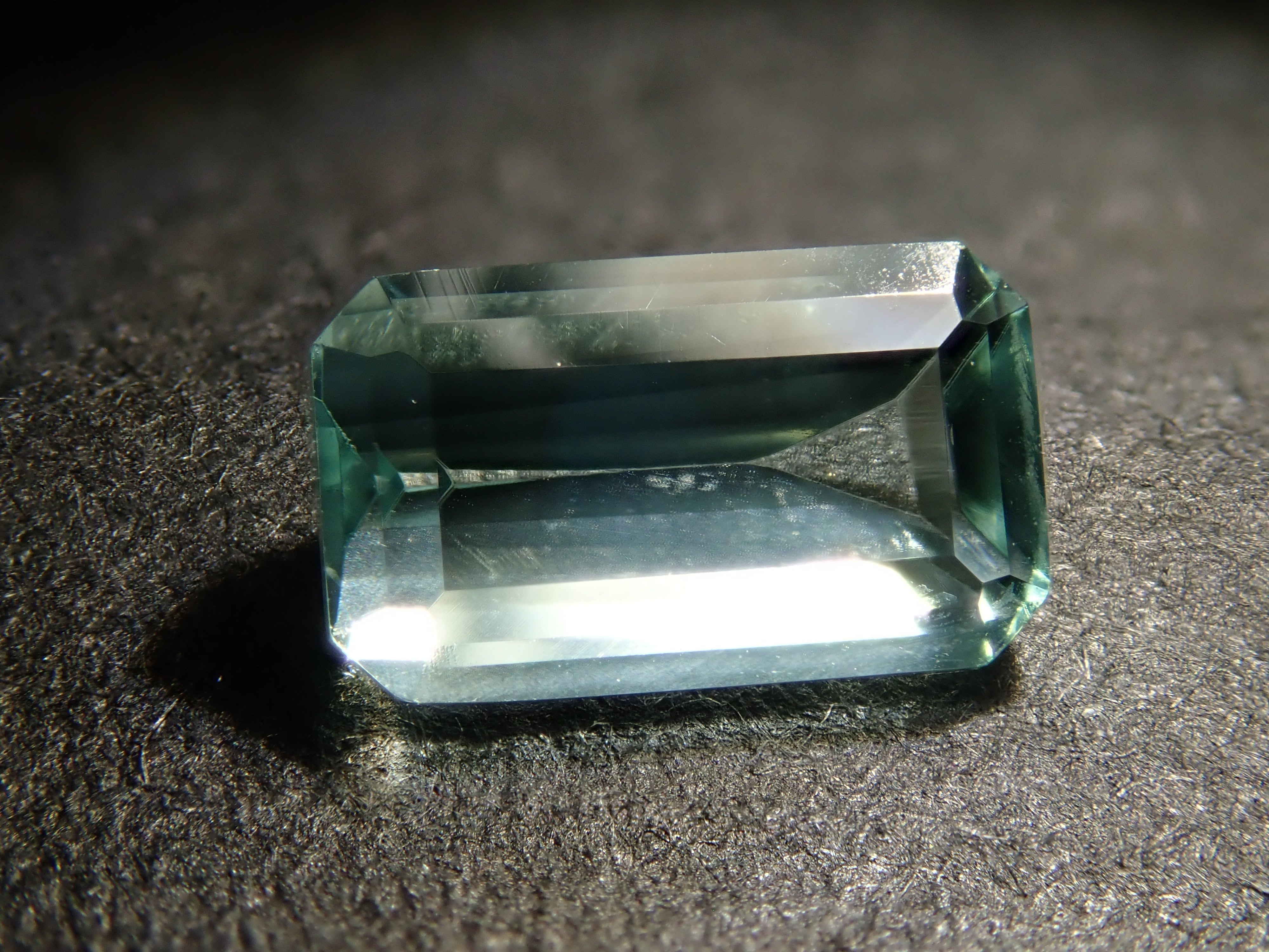 【12562855掲載】ボリビア産フォスフォフィライト 0.559ctルース