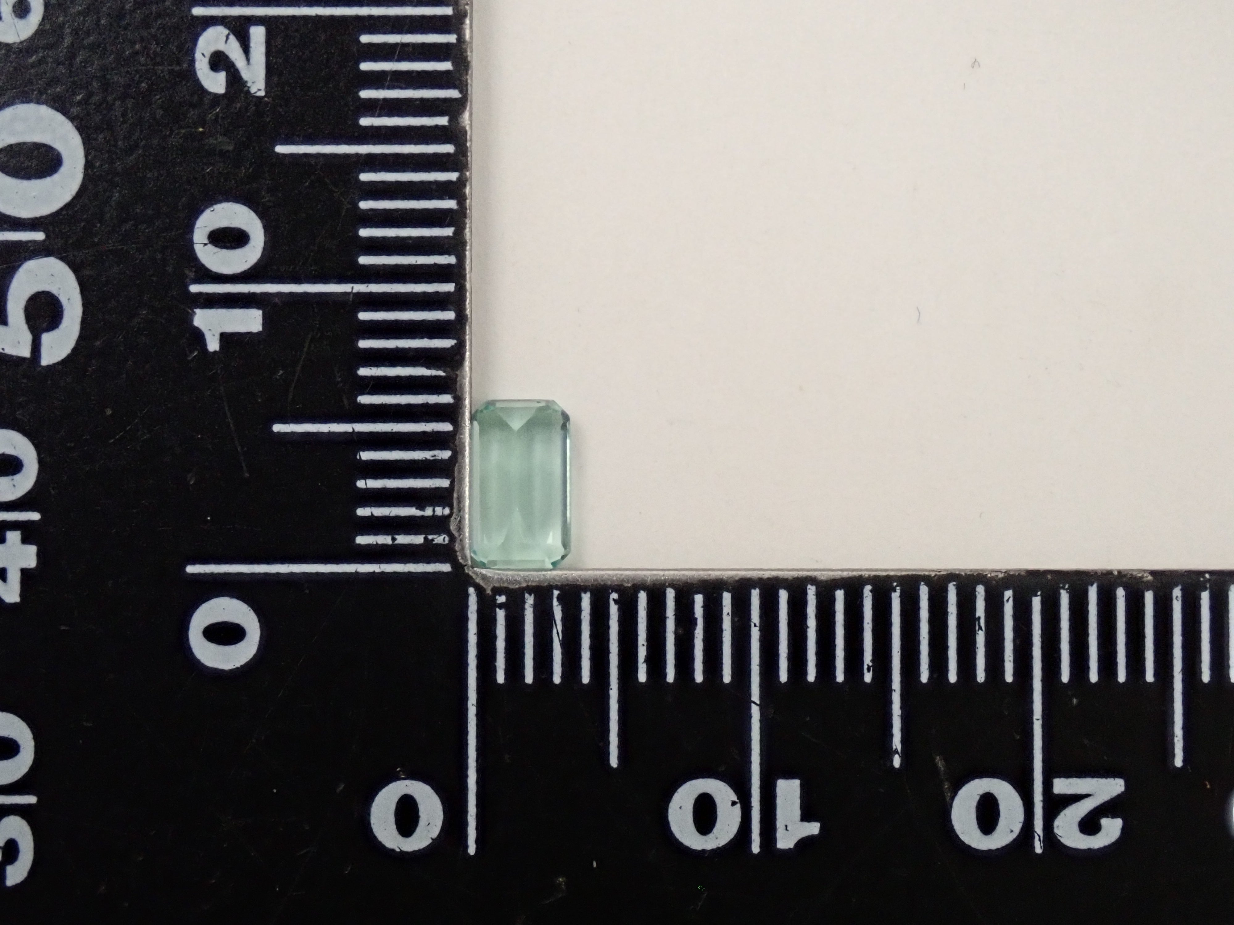 【12562855掲載】ボリビア産フォスフォフィライト 0.559ctルース