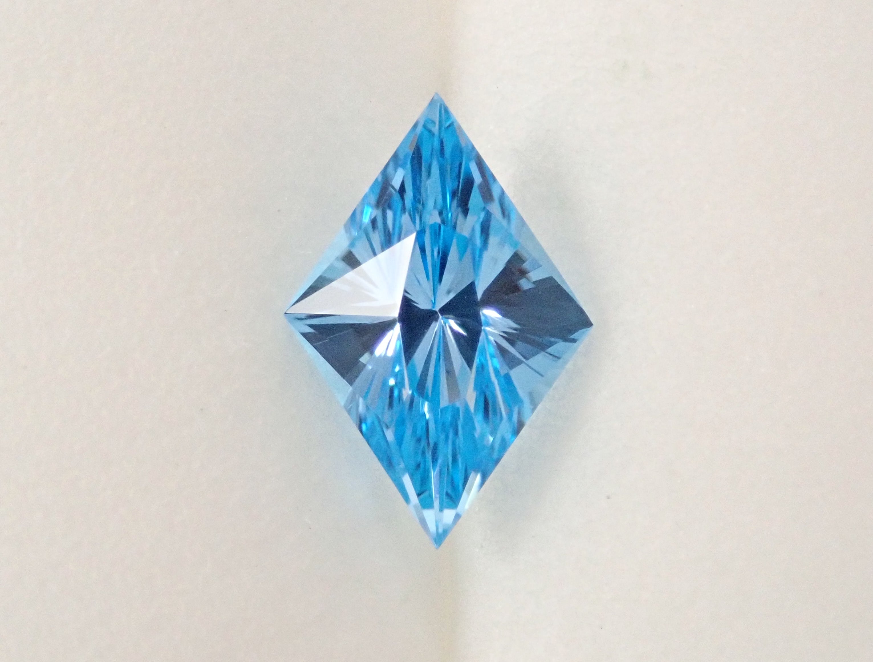 【4/27 22時販売】ブラジル産スイスブルートパーズ 1.198ctルース