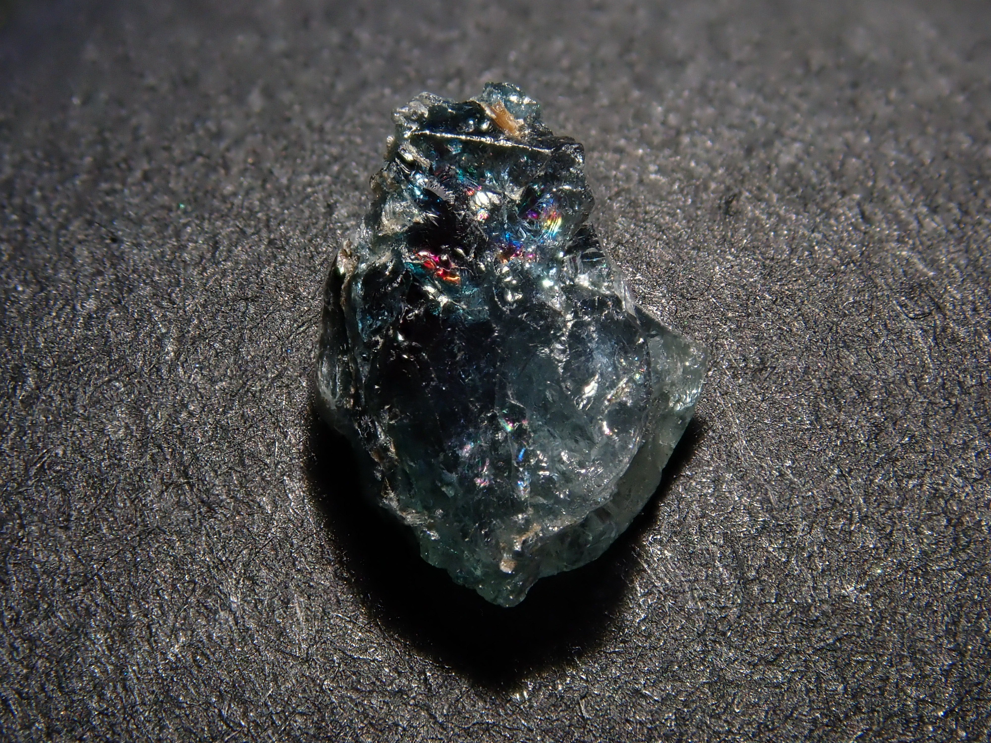 【12562798掲載】タンザニア産アレキサンドライト 0.843ct原石