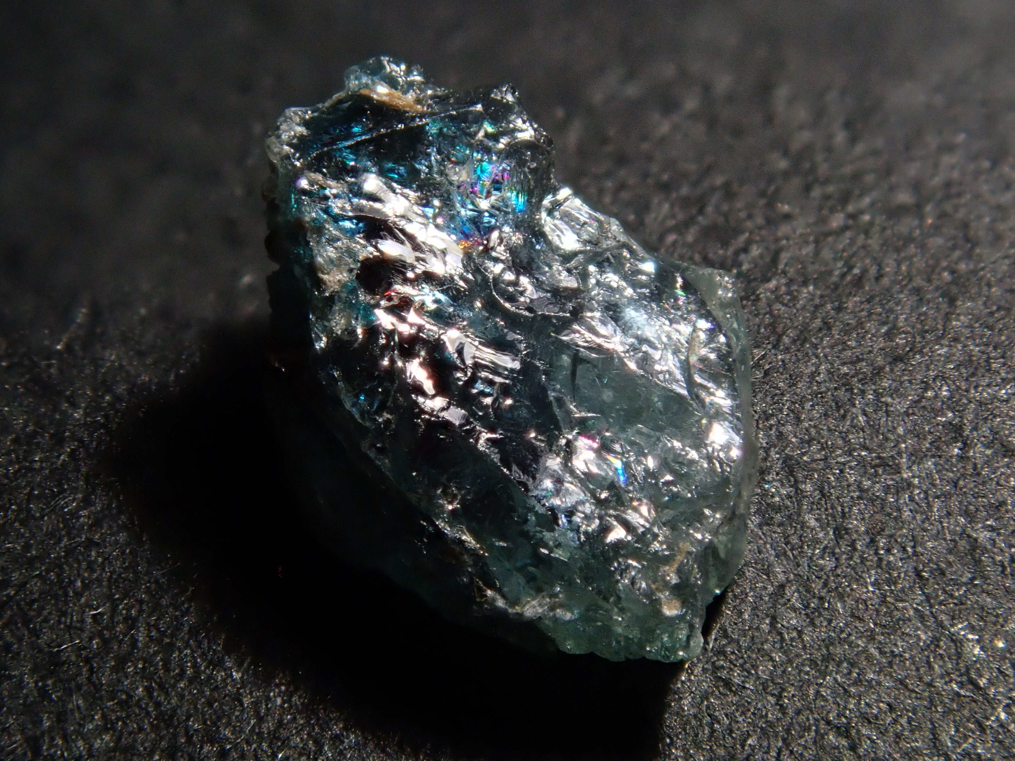 【12562798掲載】タンザニア産アレキサンドライト 0.843ct原石