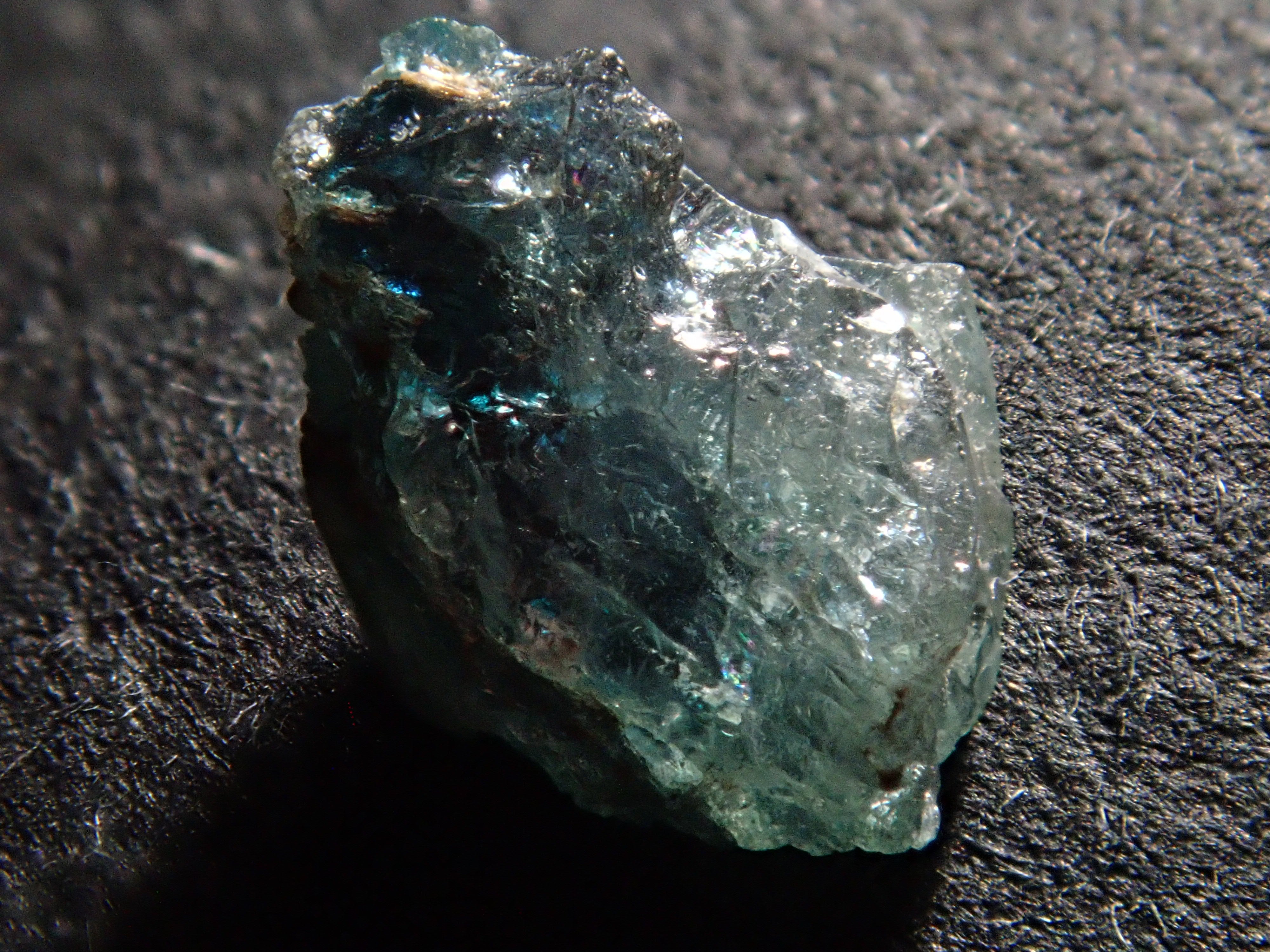 【12562798掲載】タンザニア産アレキサンドライト 0.843ct原石