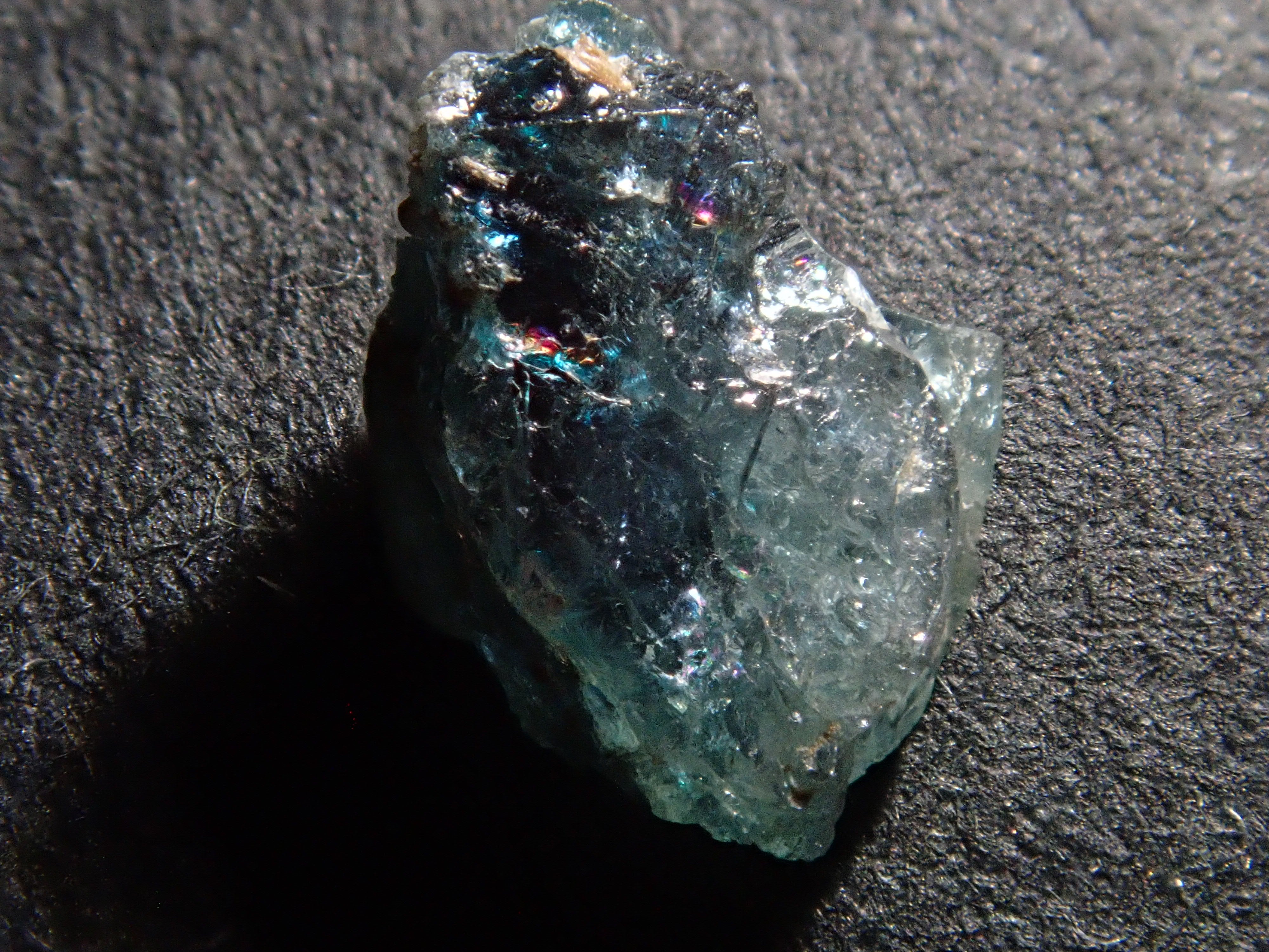 【12562798掲載】タンザニア産アレキサンドライト 0.843ct原石