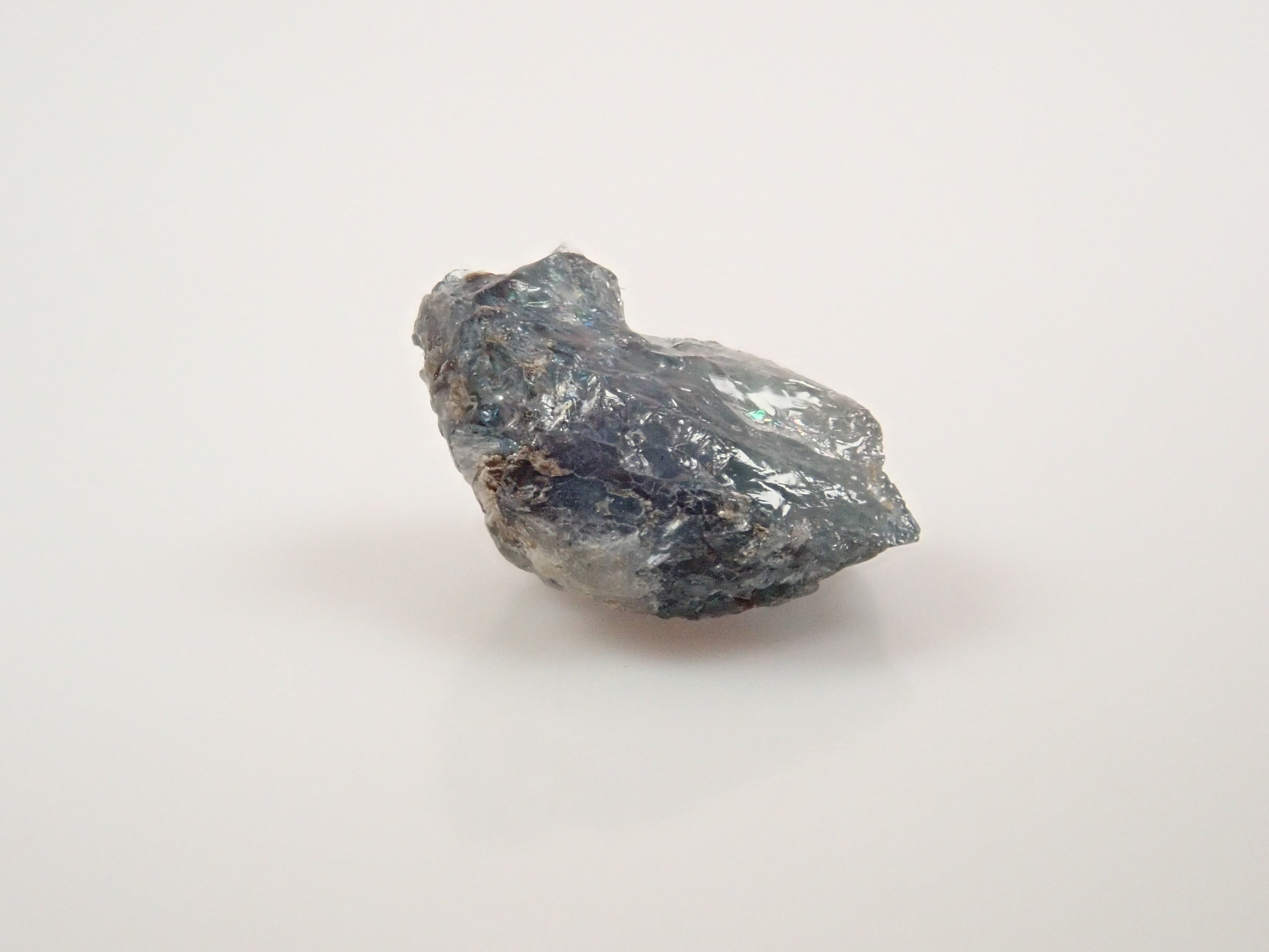 【12562798掲載】タンザニア産アレキサンドライト 0.843ct原石