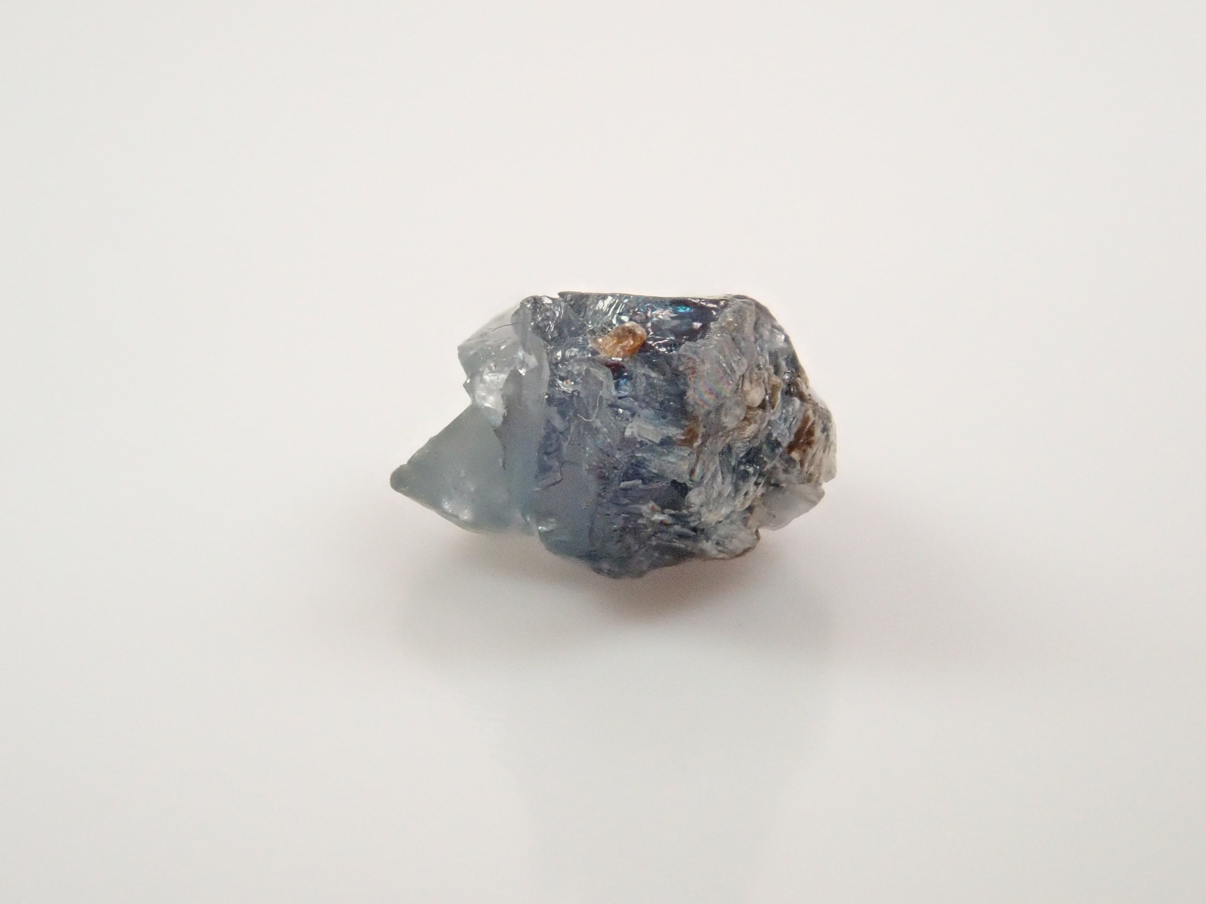 【12562798掲載】タンザニア産アレキサンドライト 0.843ct原石