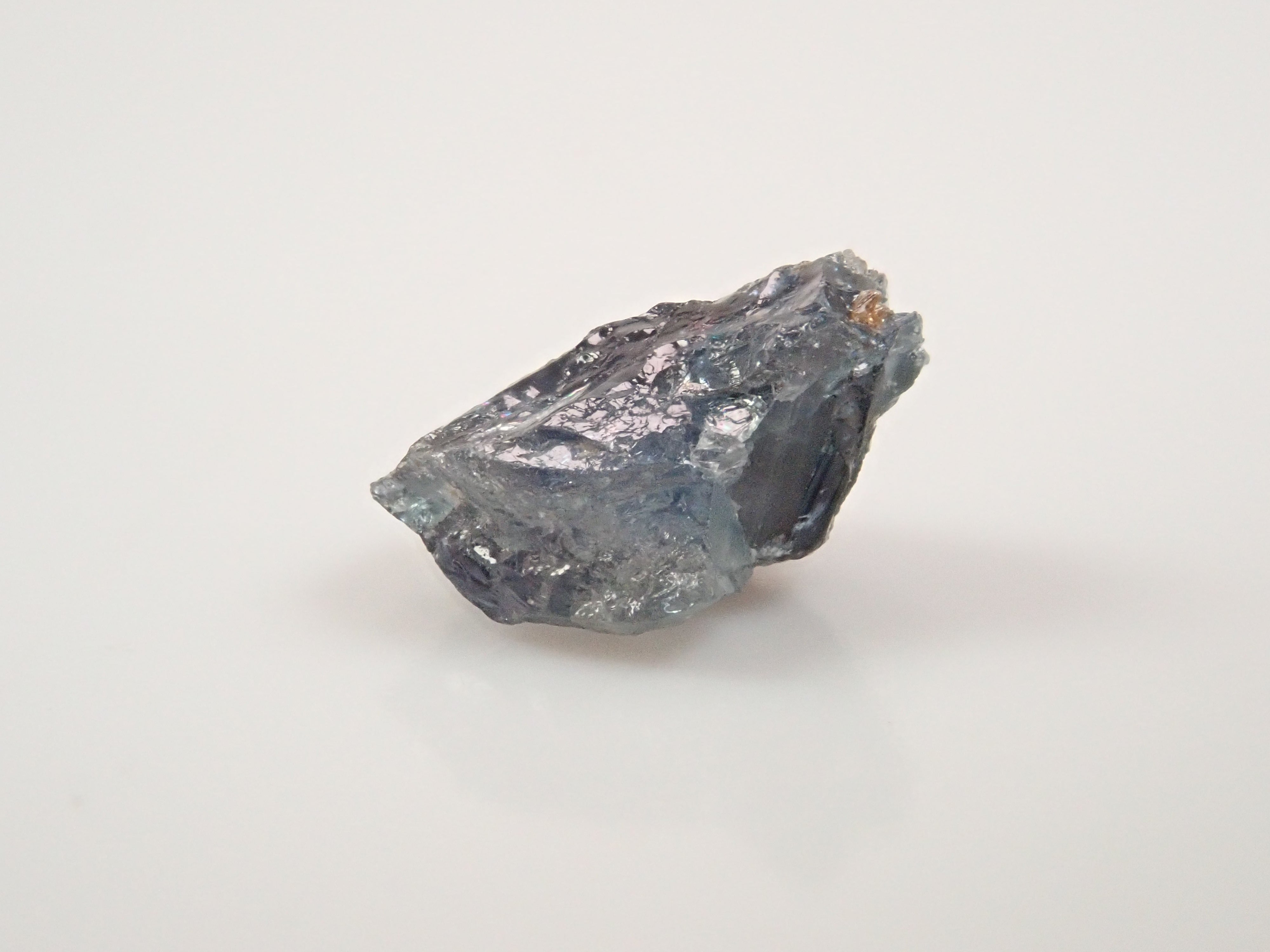 【12562798掲載】タンザニア産アレキサンドライト 0.843ct原石