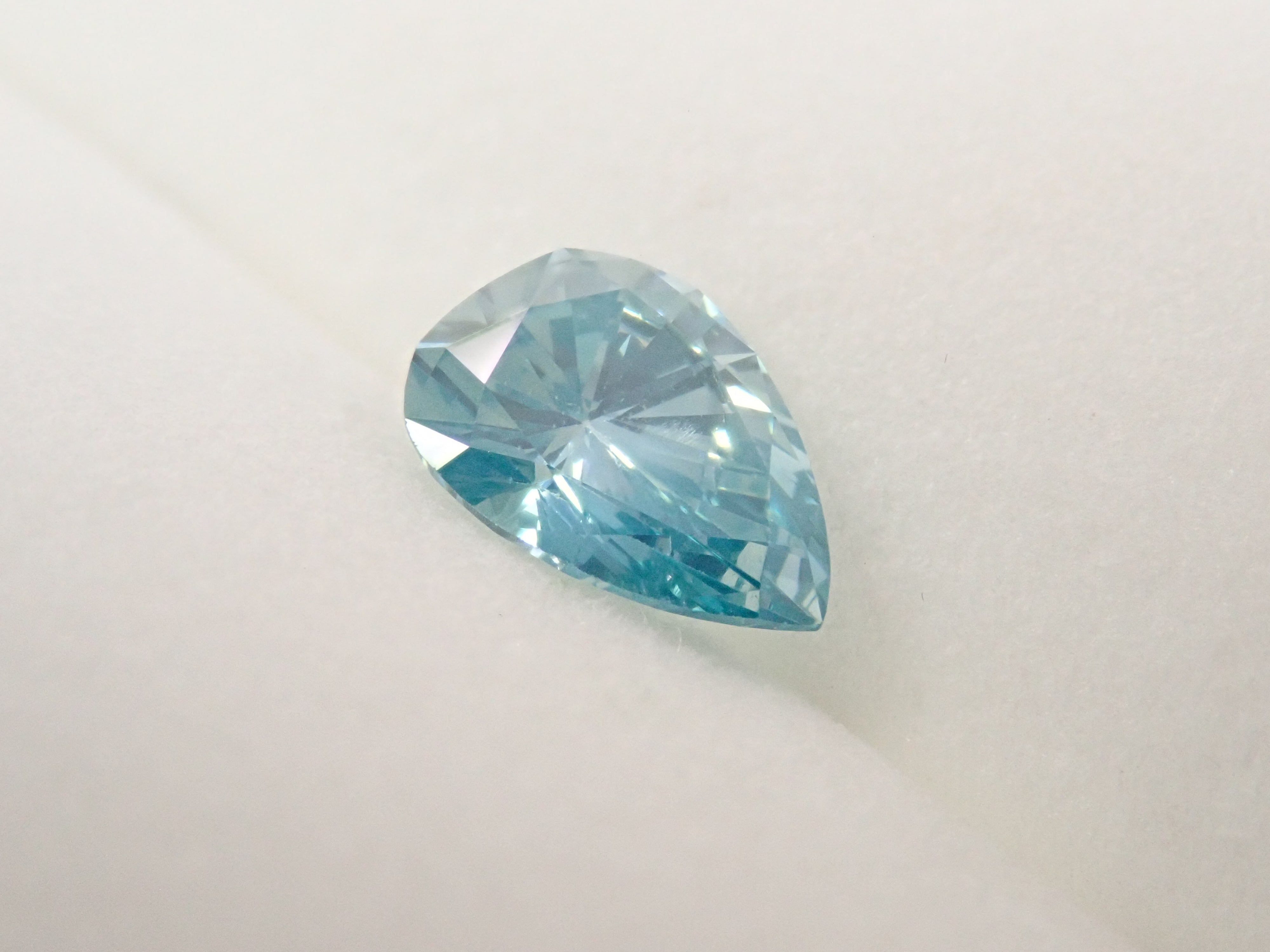 【32501905掲載】ブルーダイヤモンド(トリートメント) 0.801ctルース(FANCY INTENSE GREEN BLUE, SI-2)