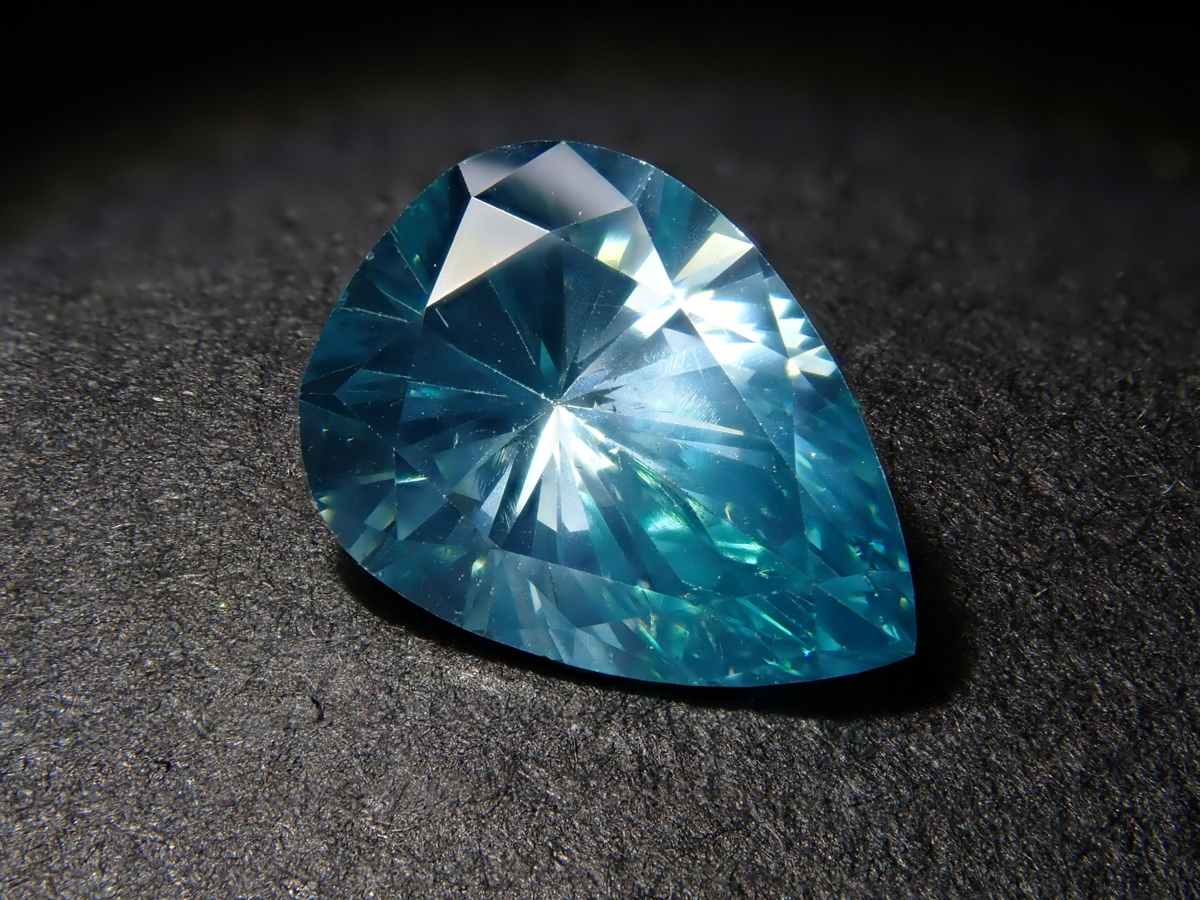 【32501905掲載】ブルーダイヤモンド(トリートメント) 0.801ctルース(FANCY INTENSE GREEN BLUE, SI-2)