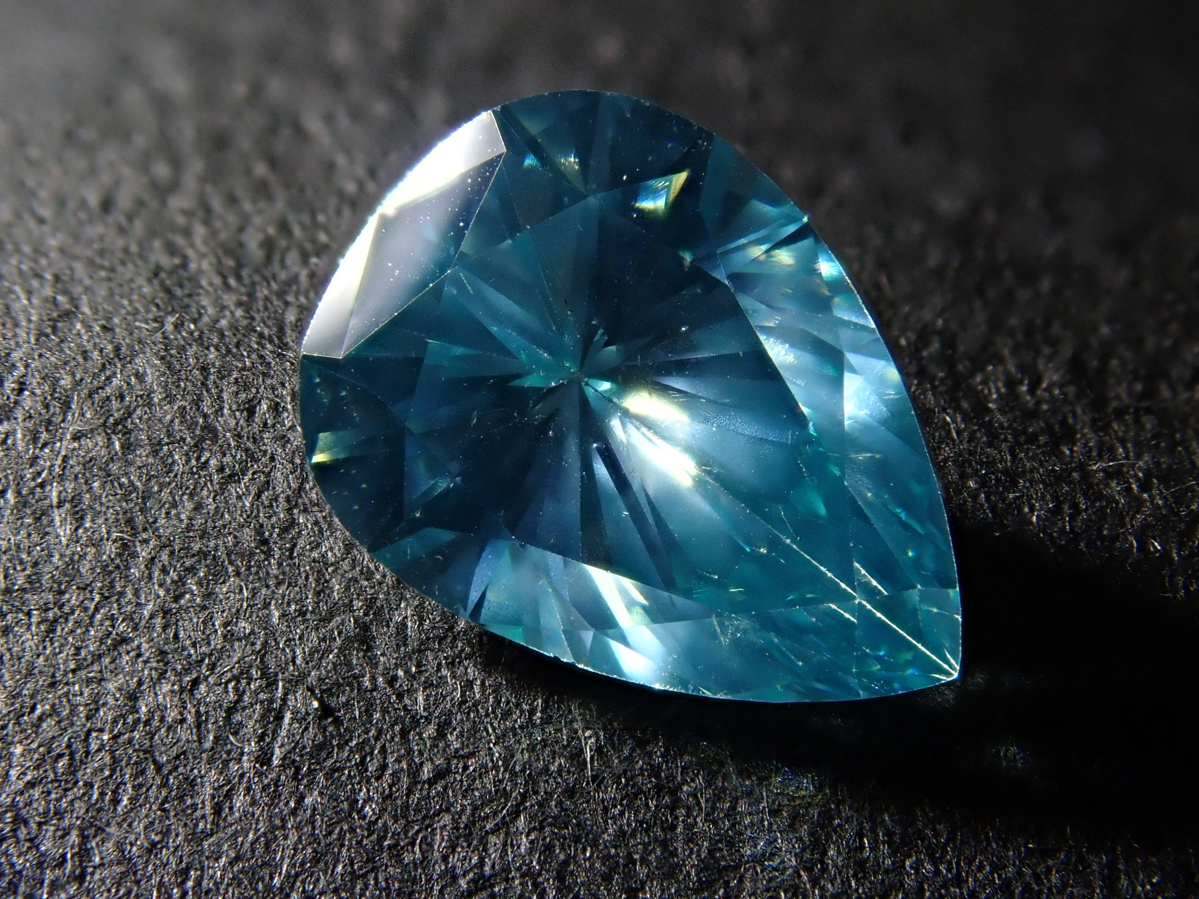 【32501905掲載】ブルーダイヤモンド(トリートメント) 0.801ctルース(FANCY INTENSE GREEN BLUE, SI-2)