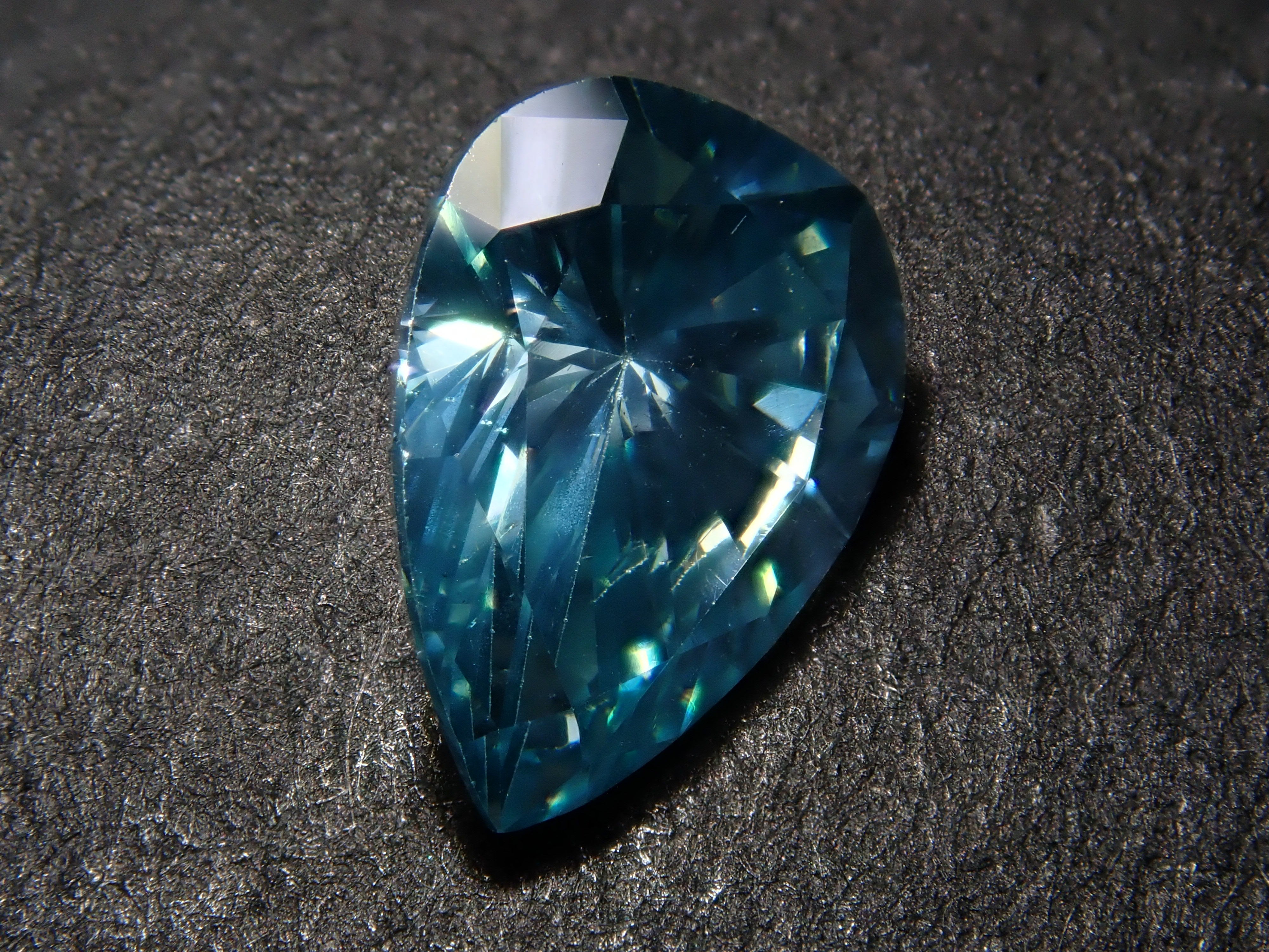 【32501905掲載】ブルーダイヤモンド(トリートメント) 0.801ctルース(FANCY INTENSE GREEN BLUE, SI-2)