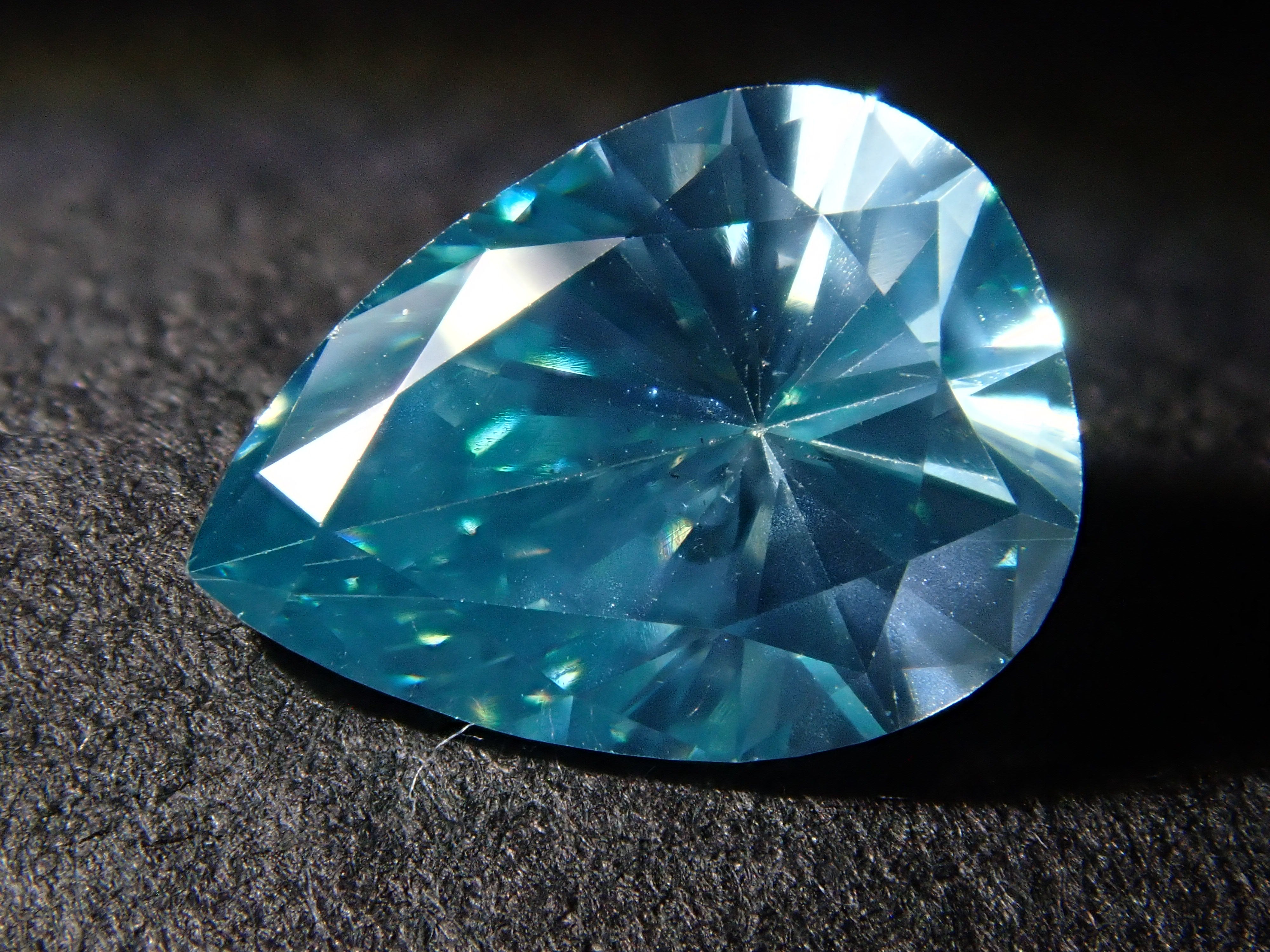 【32501905掲載】ブルーダイヤモンド(トリートメント) 0.801ctルース(FANCY INTENSE GREEN BLUE, SI-2)