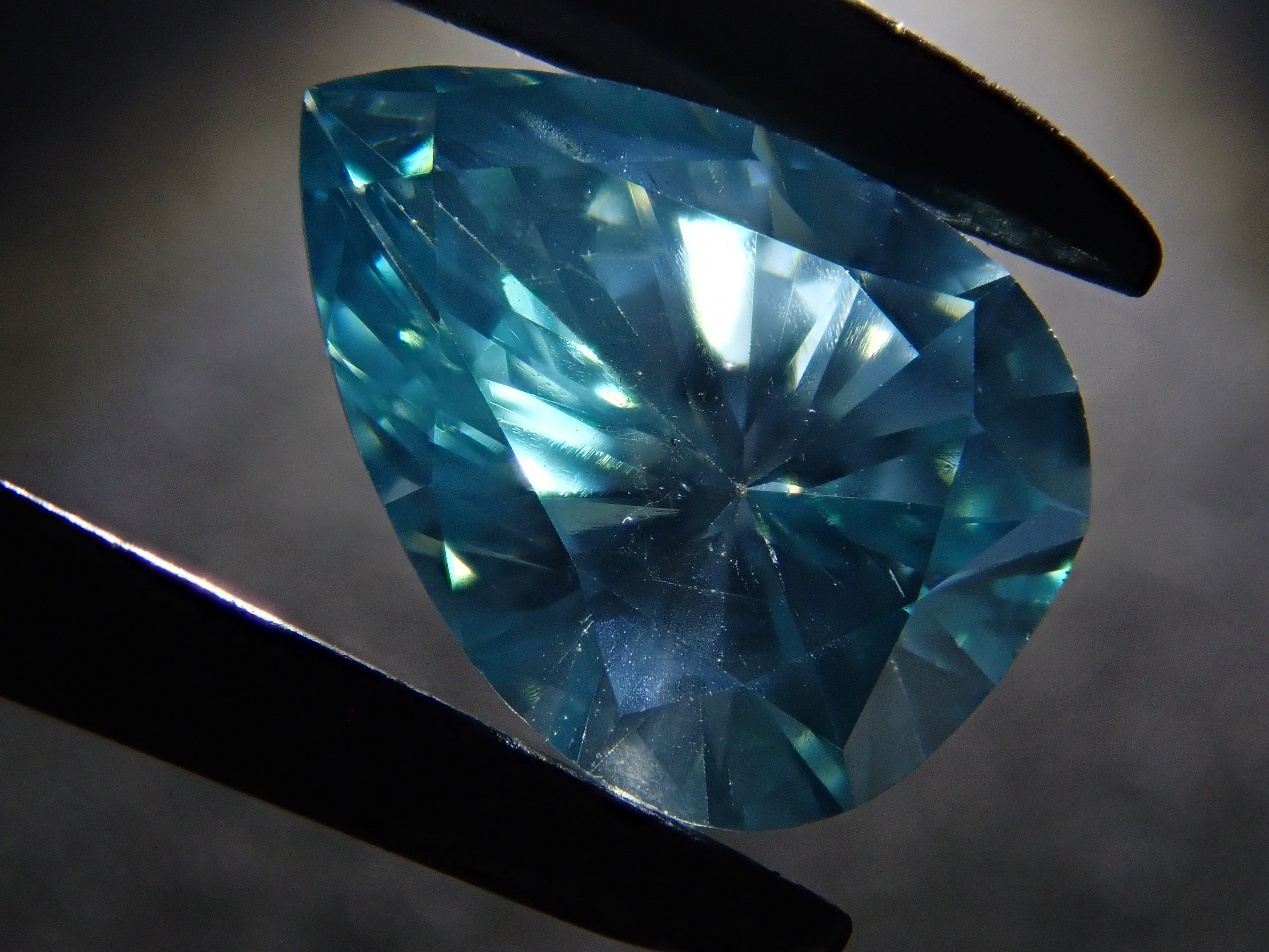 【32501905掲載】ブルーダイヤモンド(トリートメント) 0.801ctルース(FANCY INTENSE GREEN BLUE, SI-2)