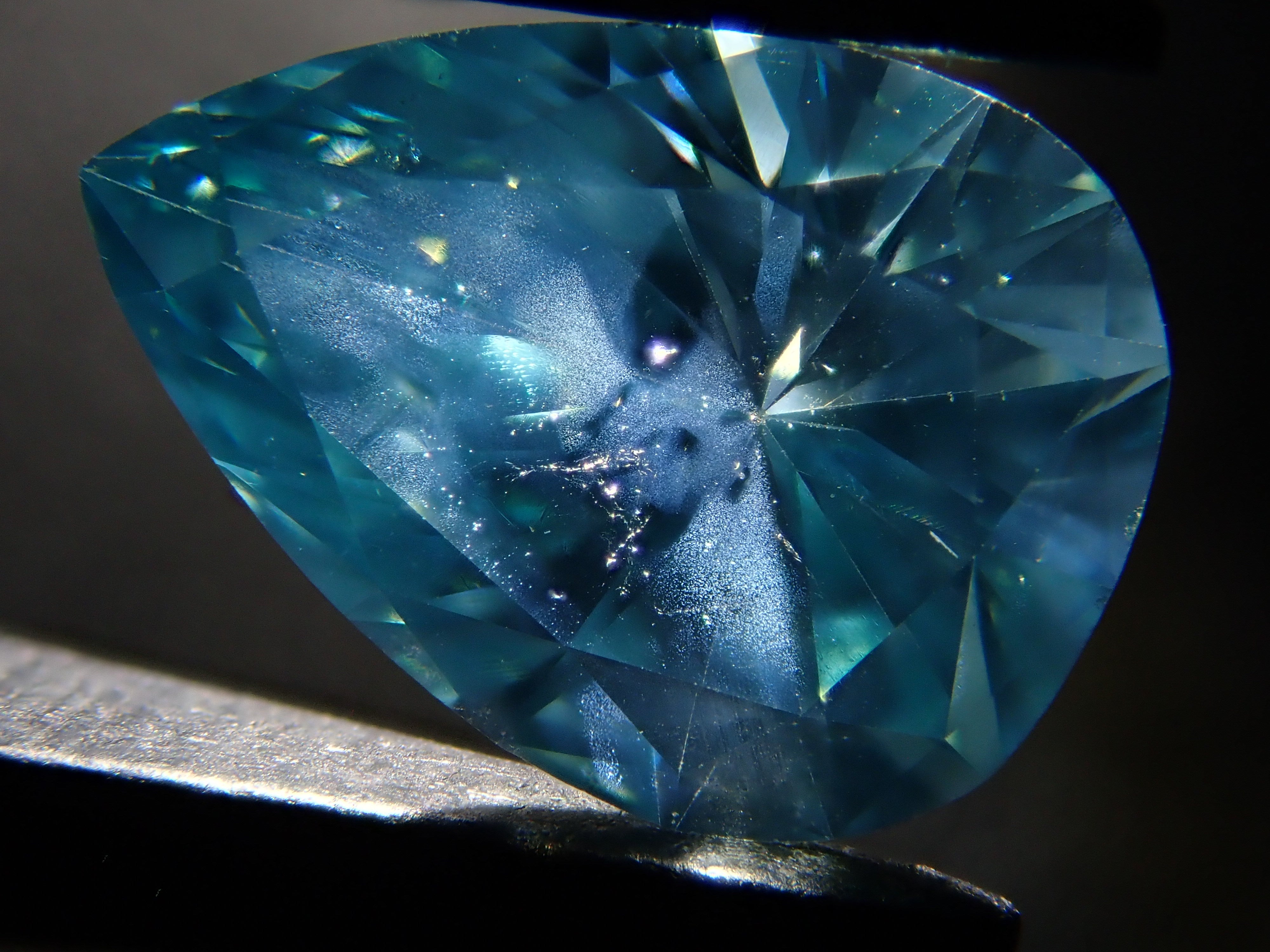 【32501905掲載】ブルーダイヤモンド(トリートメント) 0.801ctルース(FANCY INTENSE GREEN BLUE, SI-2)