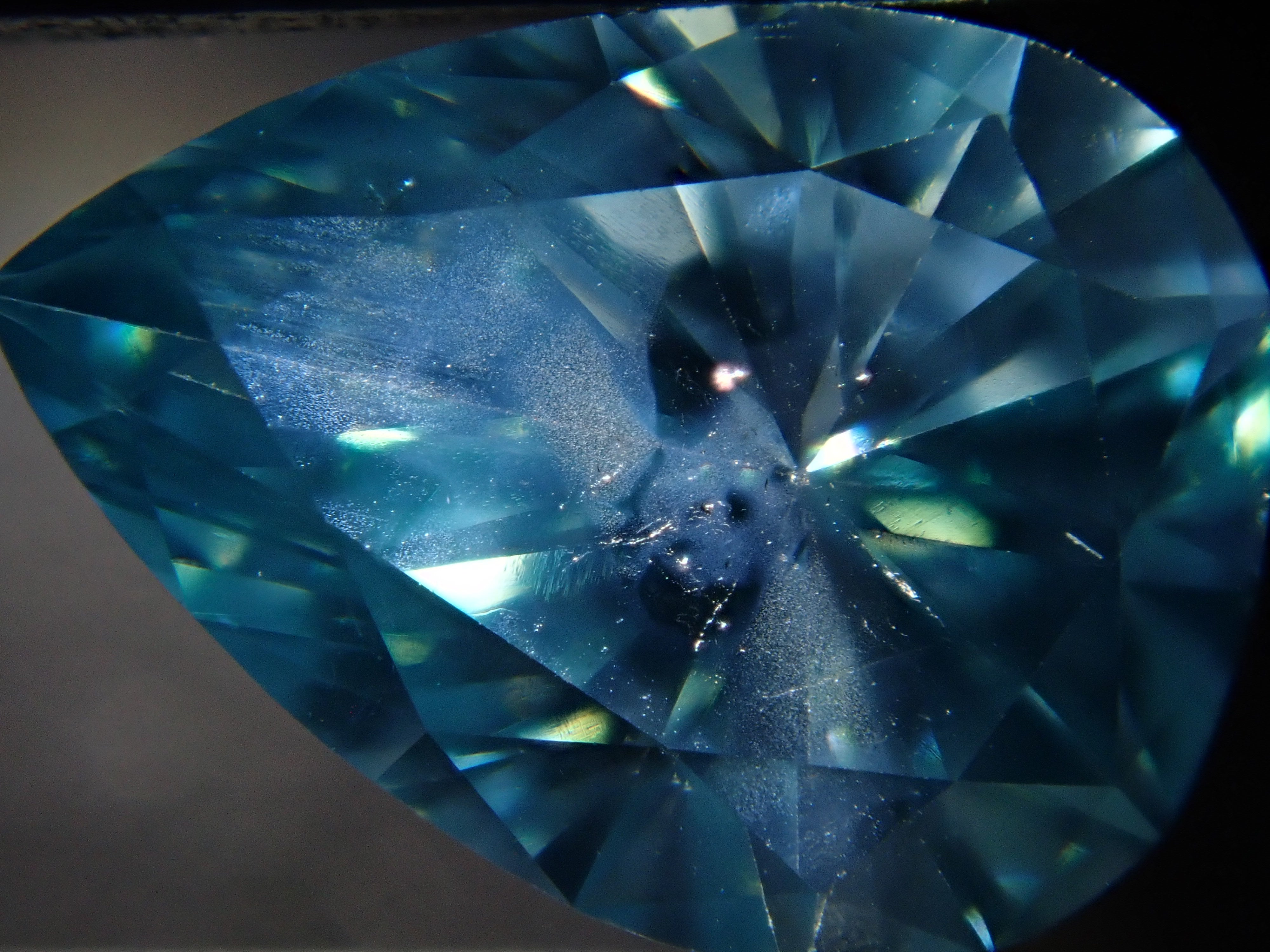 【32501905掲載】ブルーダイヤモンド(トリートメント) 0.801ctルース(FANCY INTENSE GREEN BLUE, SI-2)