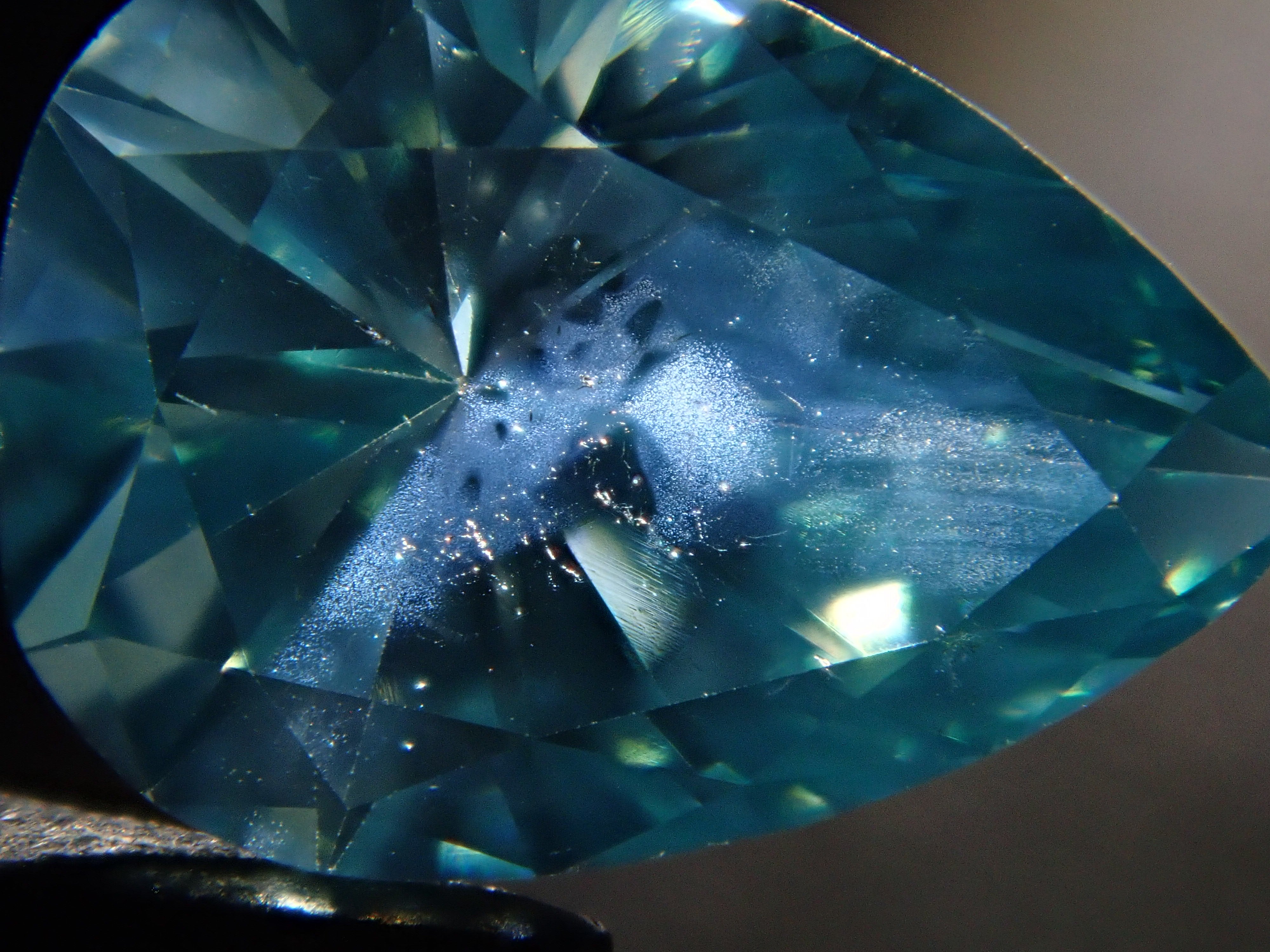 【32501905掲載】ブルーダイヤモンド(トリートメント) 0.801ctルース(FANCY INTENSE GREEN BLUE, SI-2)