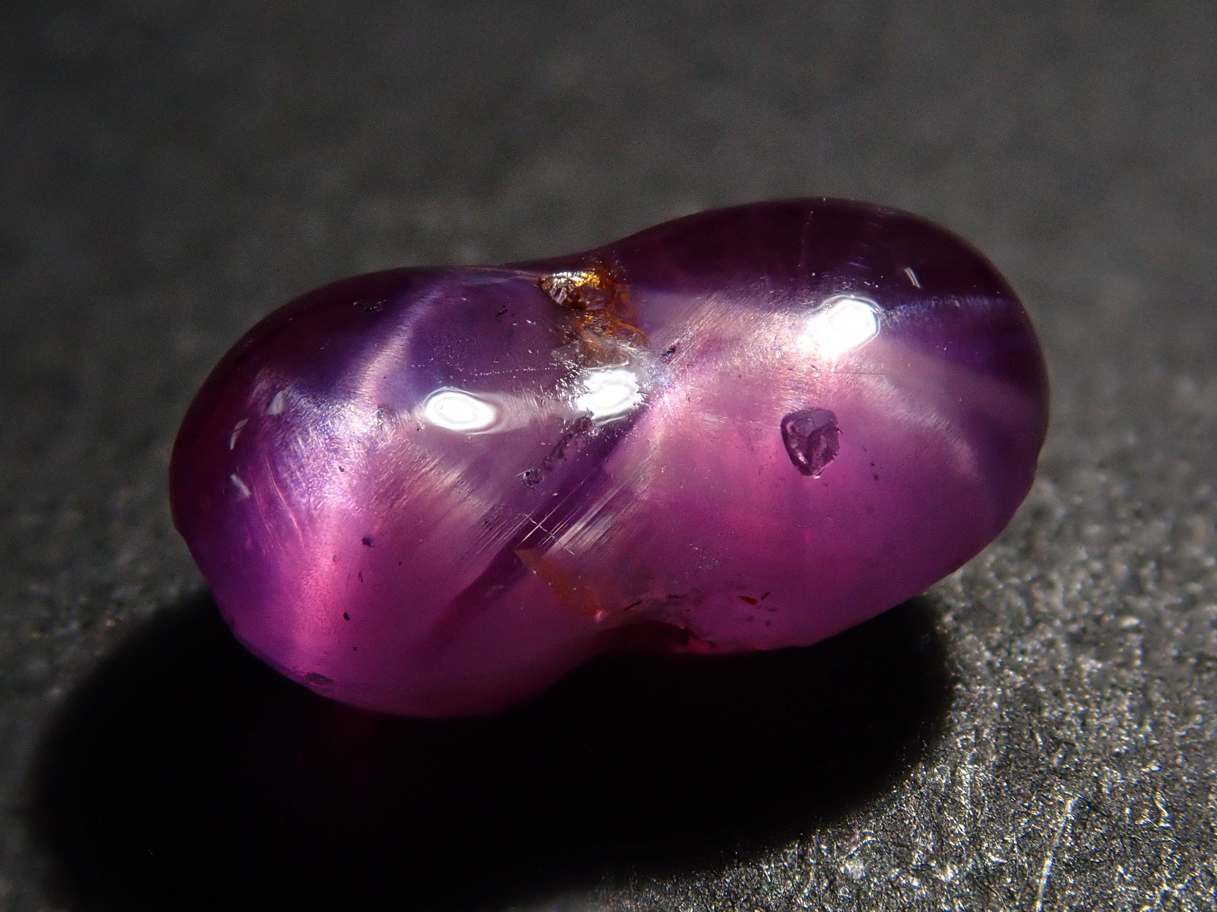 スリランカ産パープルスターサファイア 2.185ctルース