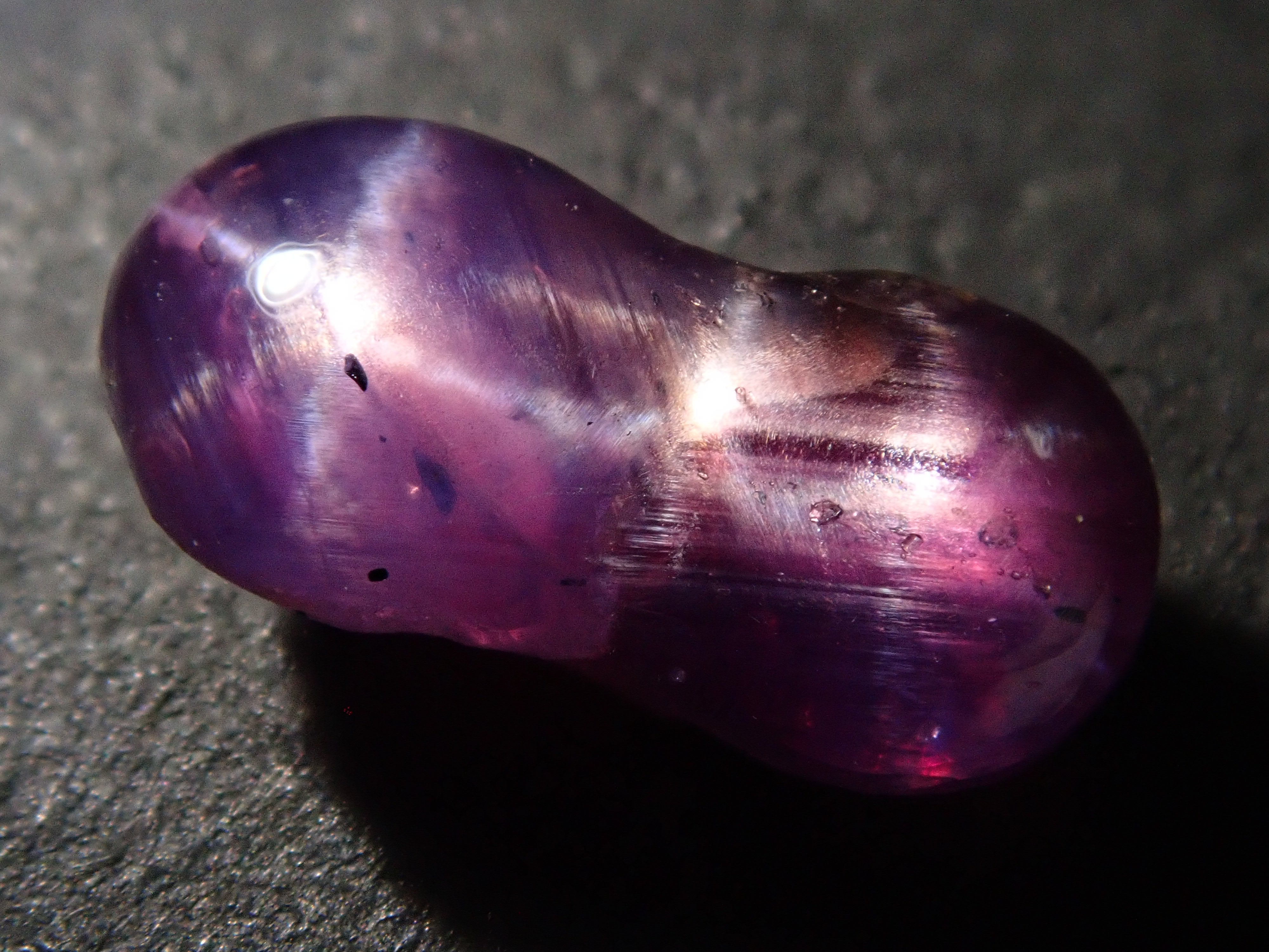 スリランカ産パープルツインスターサファイア 2.461ctルース