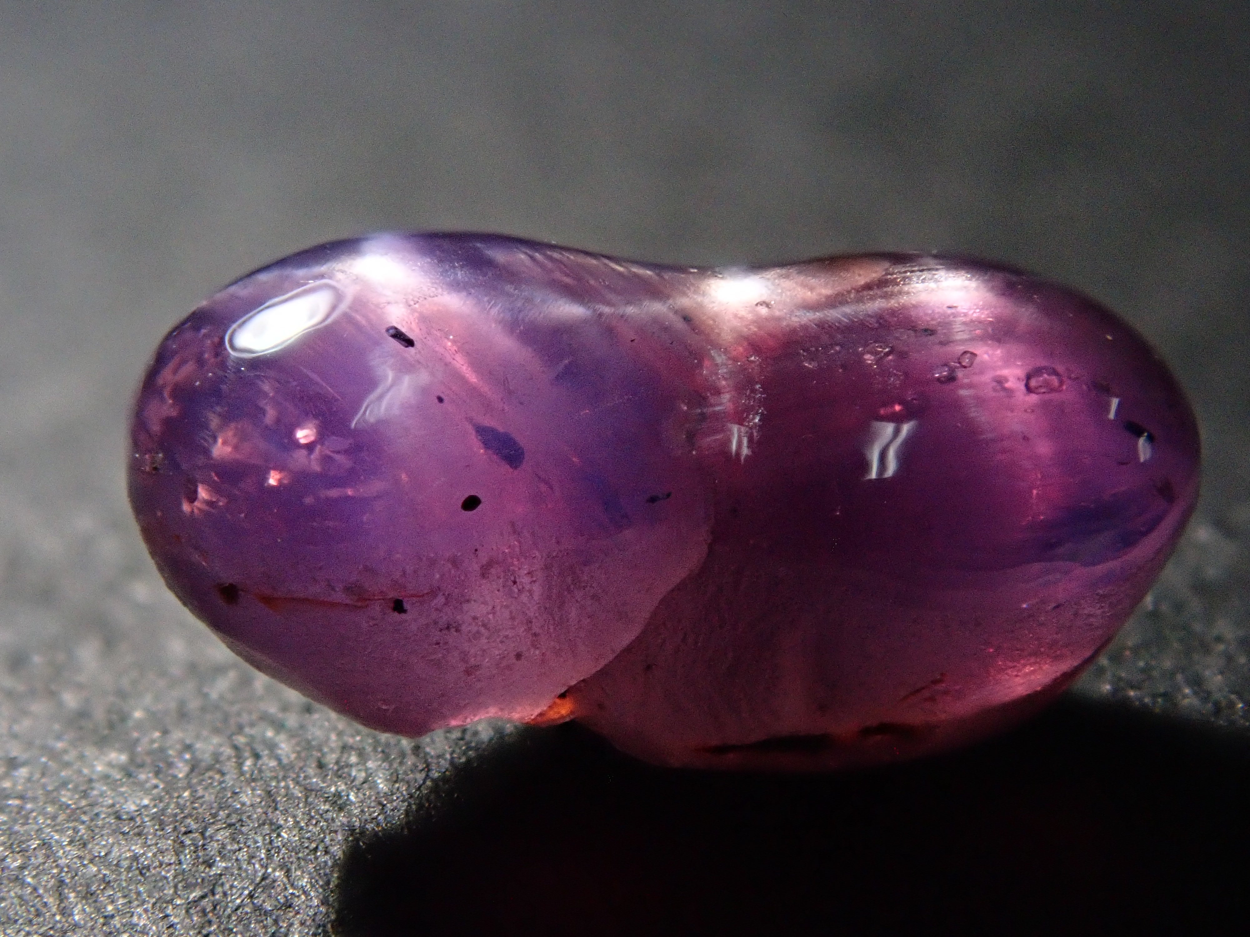 スリランカ産パープルツインスターサファイア 2.461ctルース