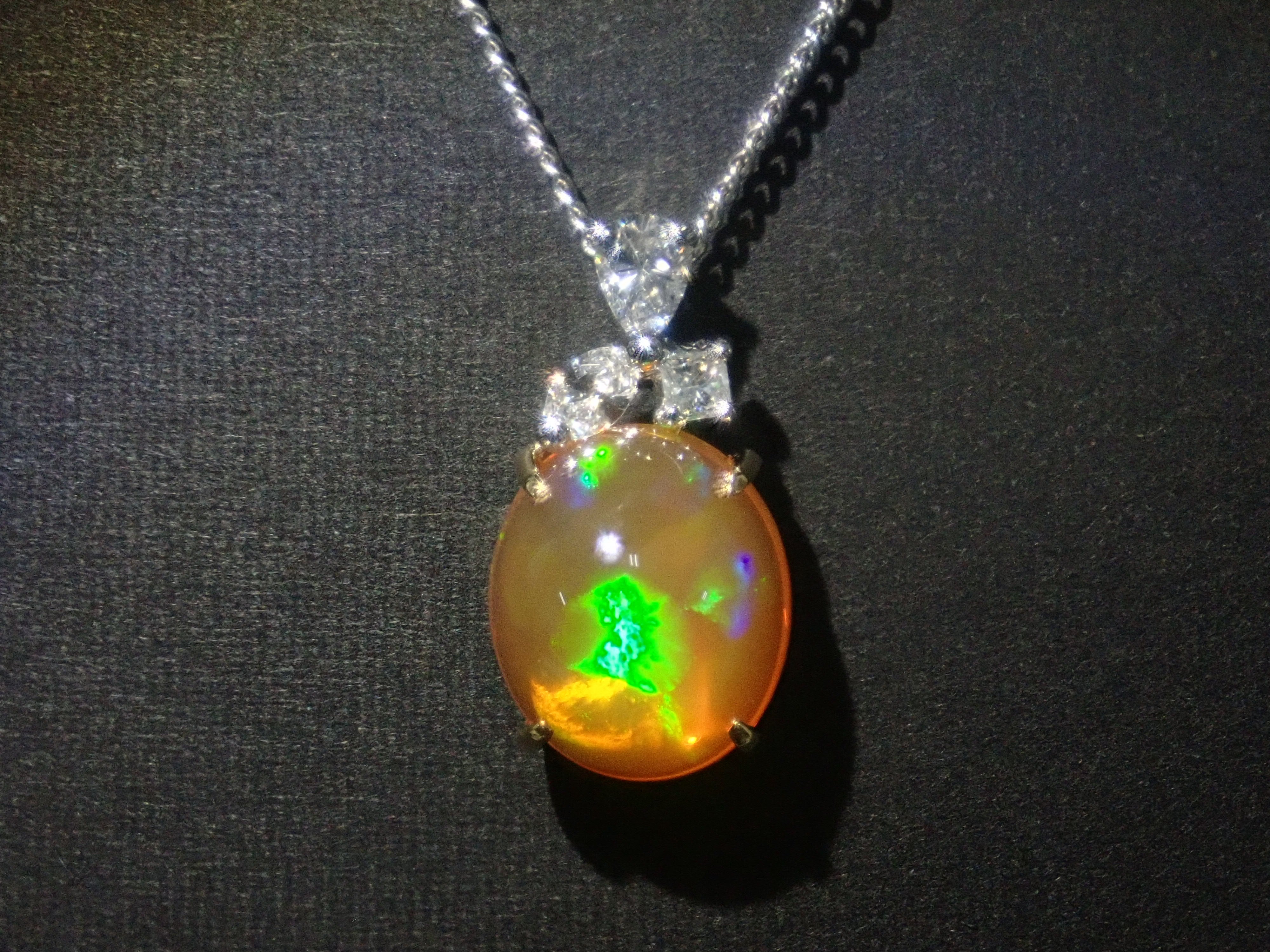 【22602569掲載】【カラフリ】Pt900/K18 合成オパール 3.25ct ペンダントトップ(ネックレストップ)