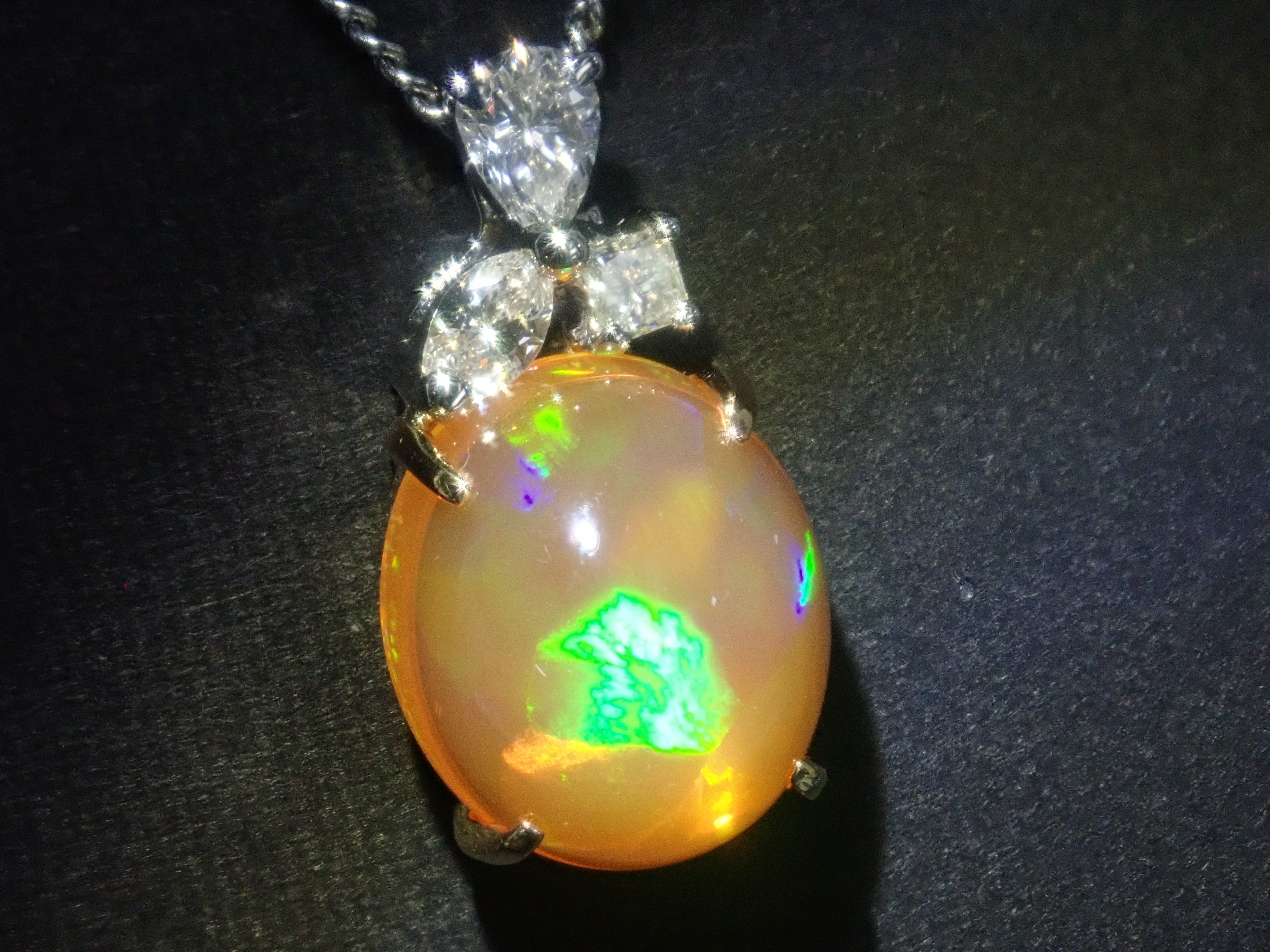 【22602569掲載】【カラフリ】Pt900/K18 合成オパール 3.25ct ペンダントトップ(ネックレストップ)