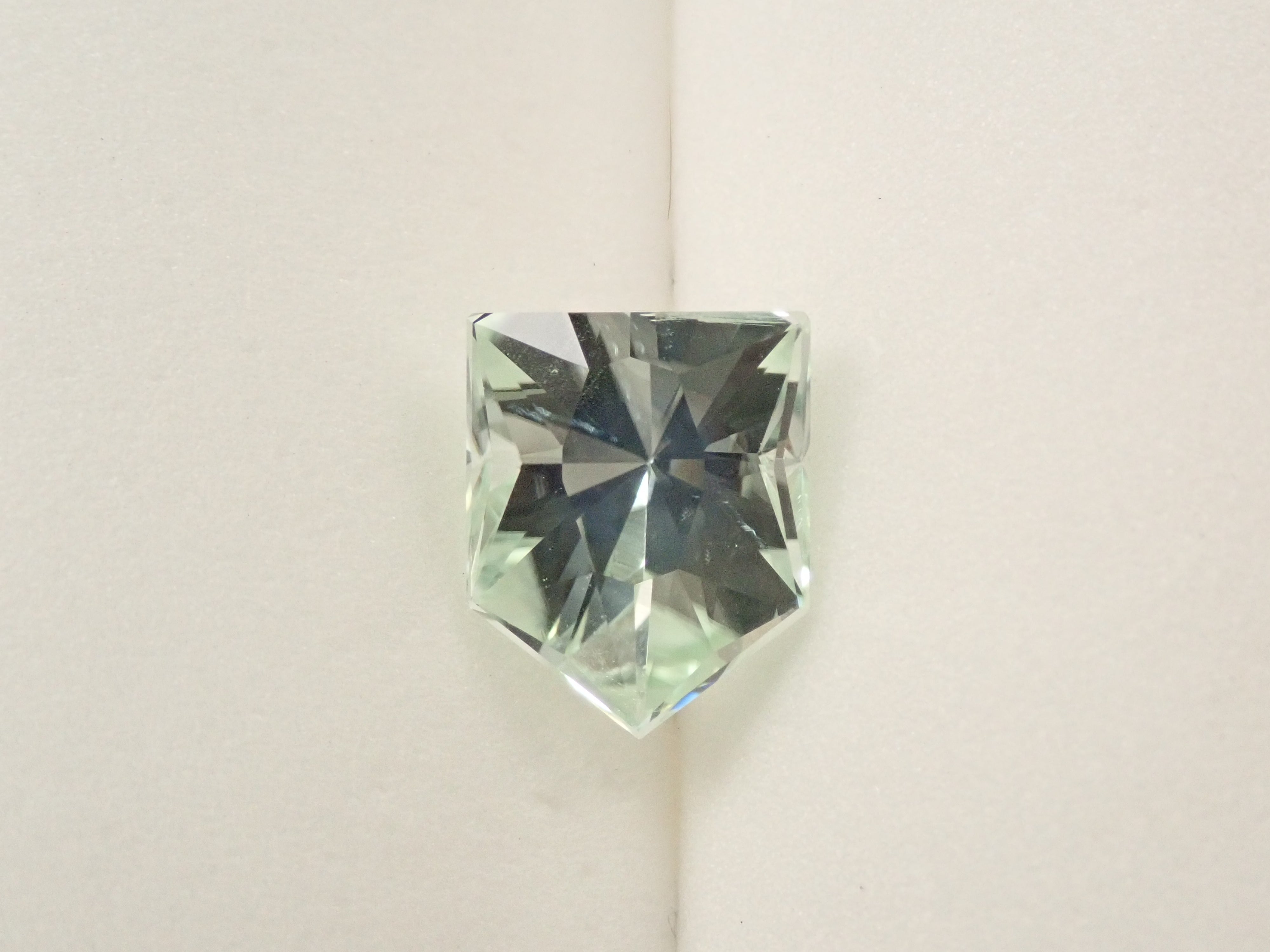 ブラジル産スポジュメン 3.200ctルース