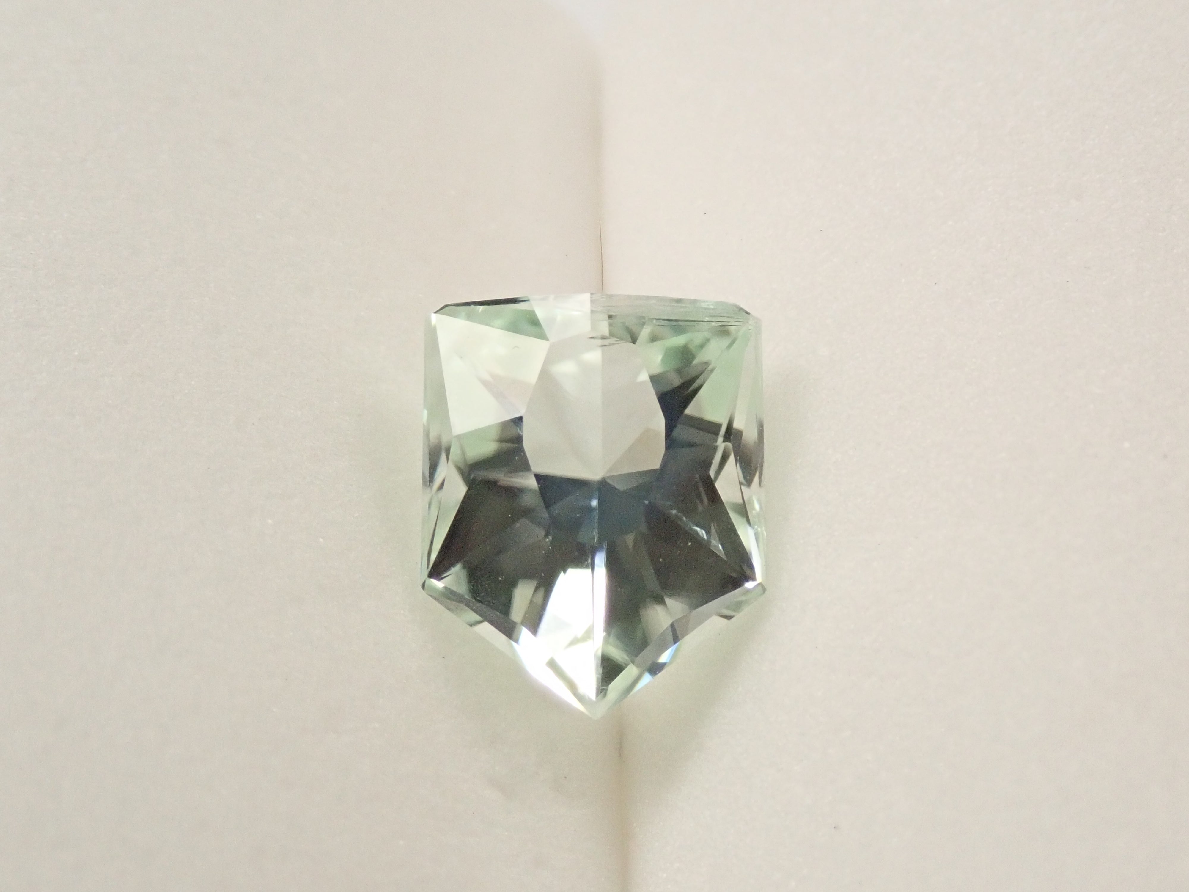 ブラジル産スポジュメン 3.200ctルース