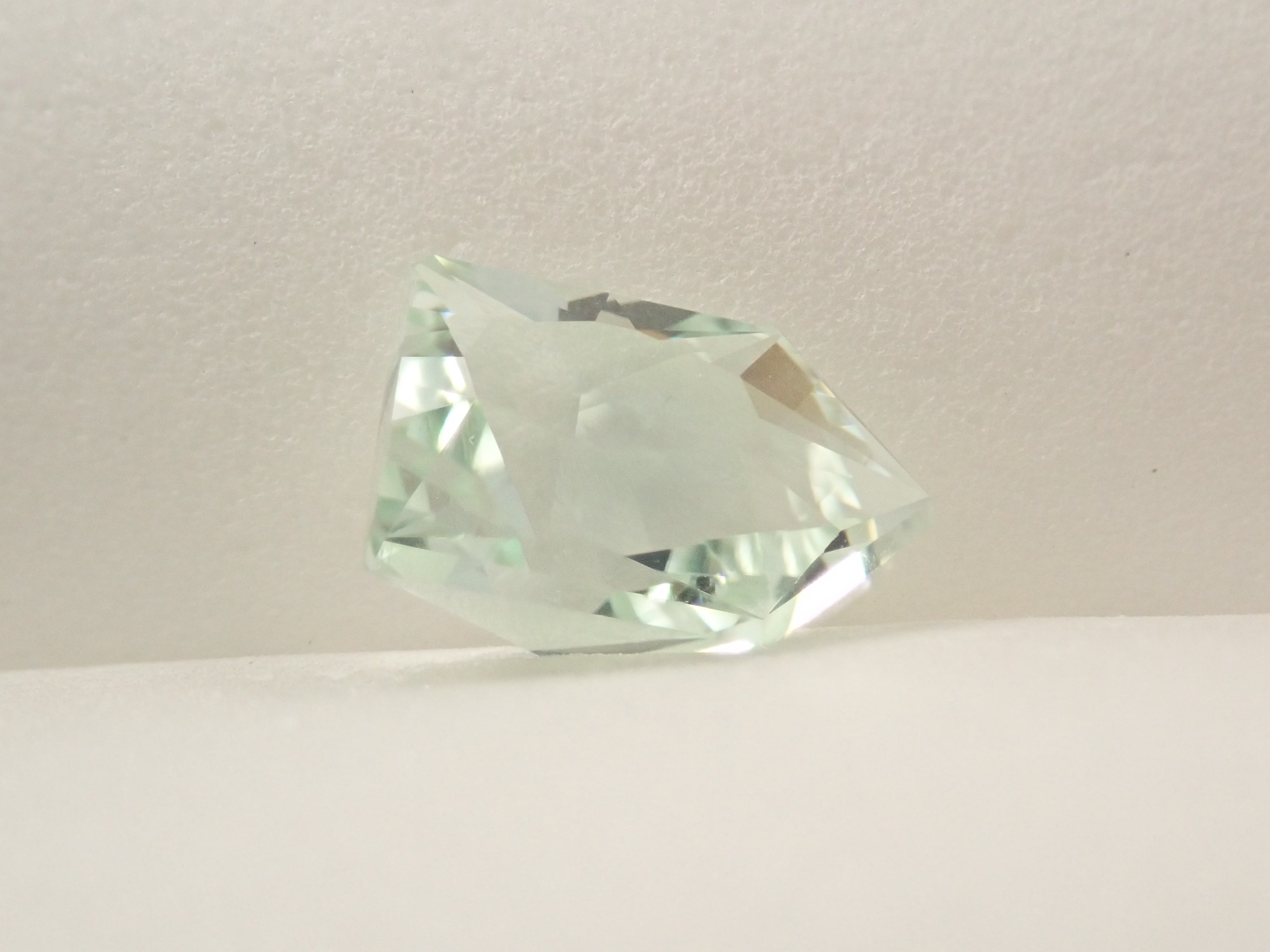 ブラジル産スポジュメン 3.200ctルース