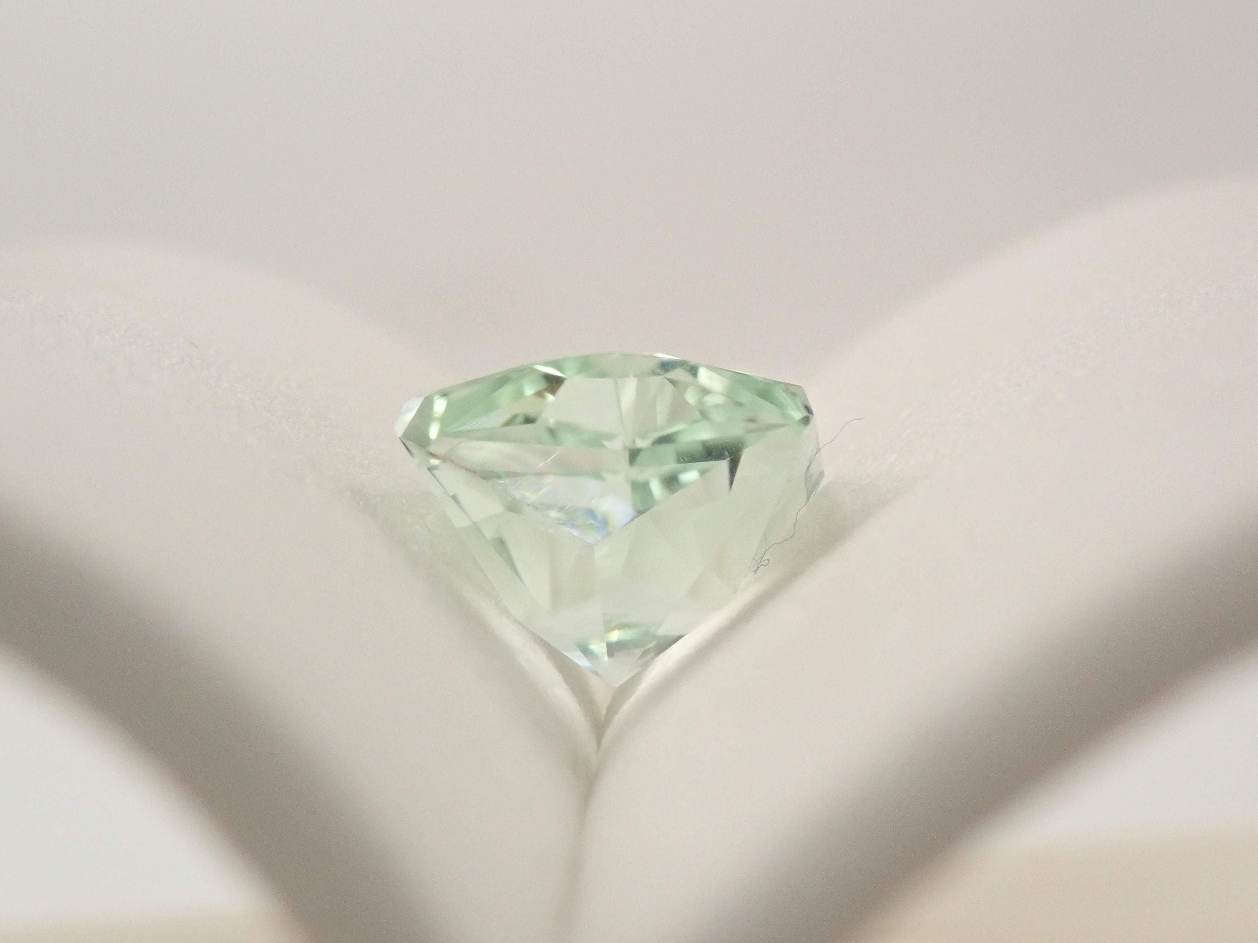 ブラジル産スポジュメン 3.200ctルース